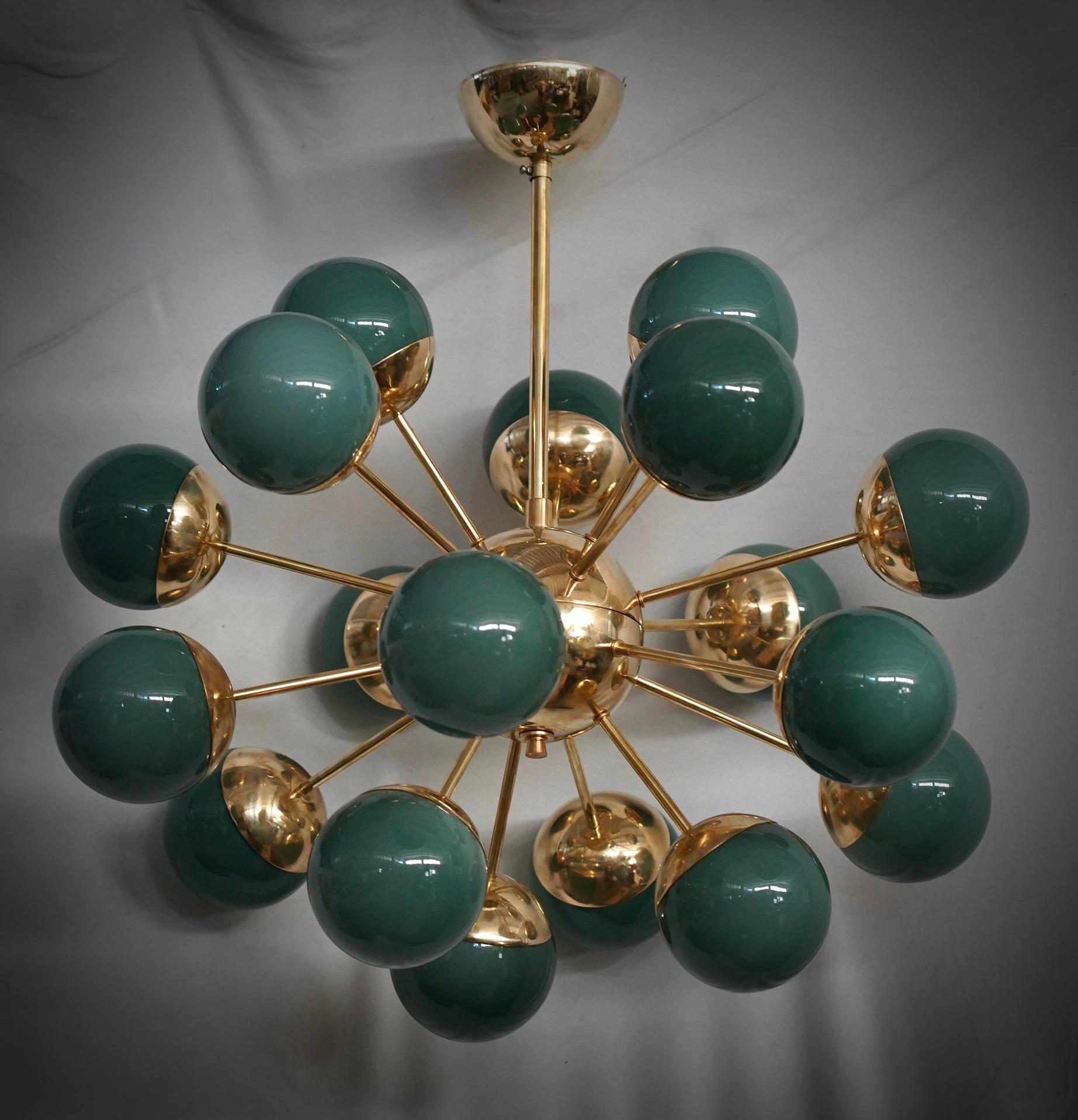 Murano Sputnik Grünes Glas und Messing Kronleuchter und Anhänger, 2020 (21. Jahrhundert und zeitgenössisch) im Angebot