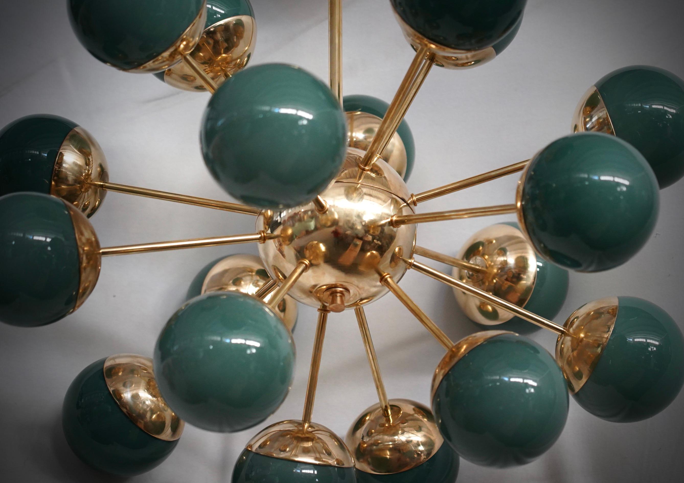 Murano Sputnik Grünes Glas und Messing Kronleuchter und Anhänger, 2020 im Angebot 1