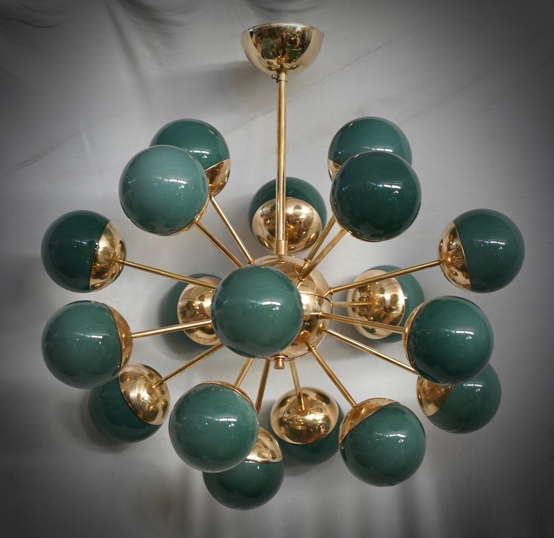 Murano Sputnik Grünes Glas und Messing Kronleuchter und Anhänger, 2020 im Angebot 2