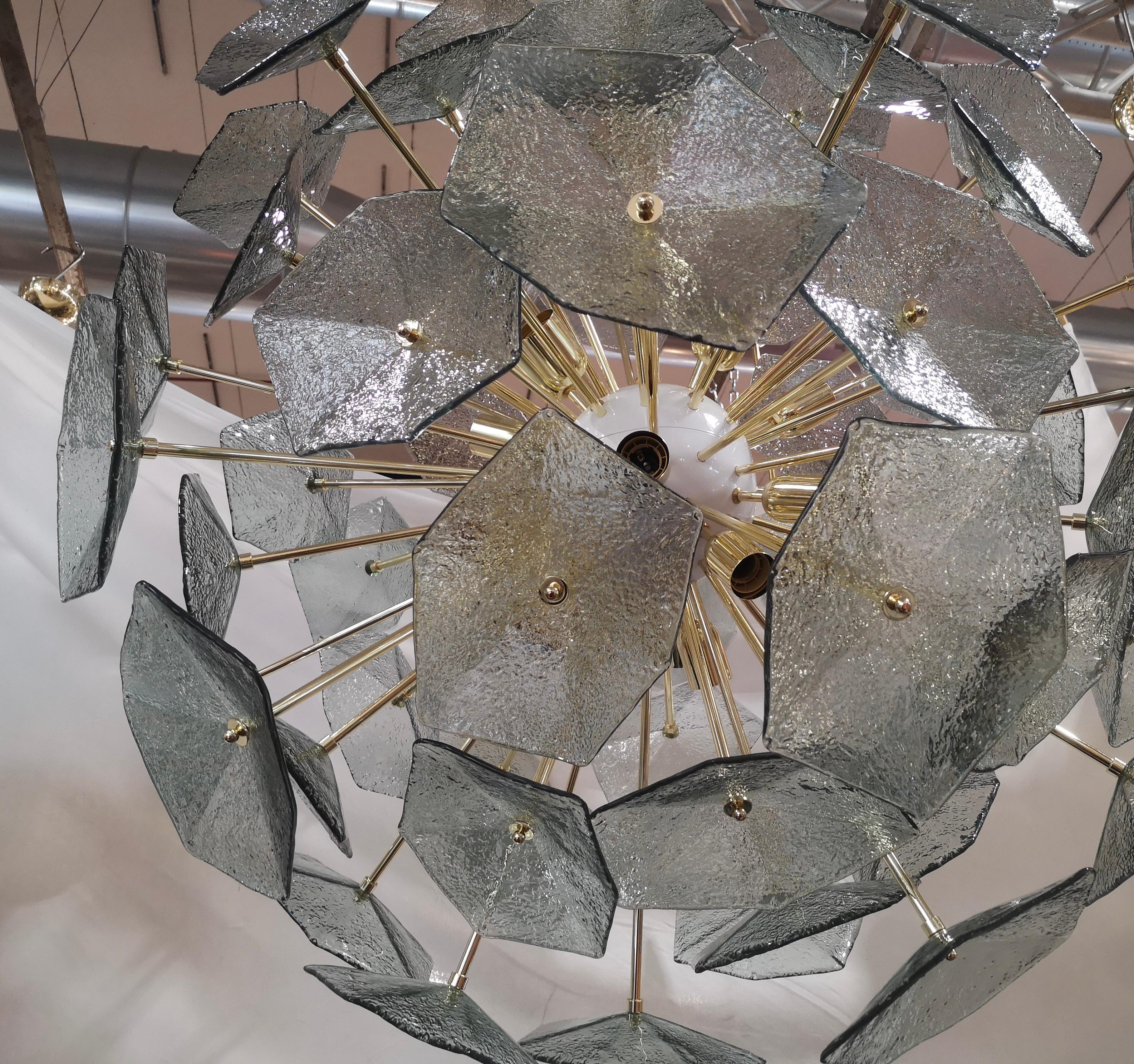 Laiton Lustre et pendentif en verre d'art de Murano Sputnik bleu clair du milieu du siècle dernier, 2020 en vente