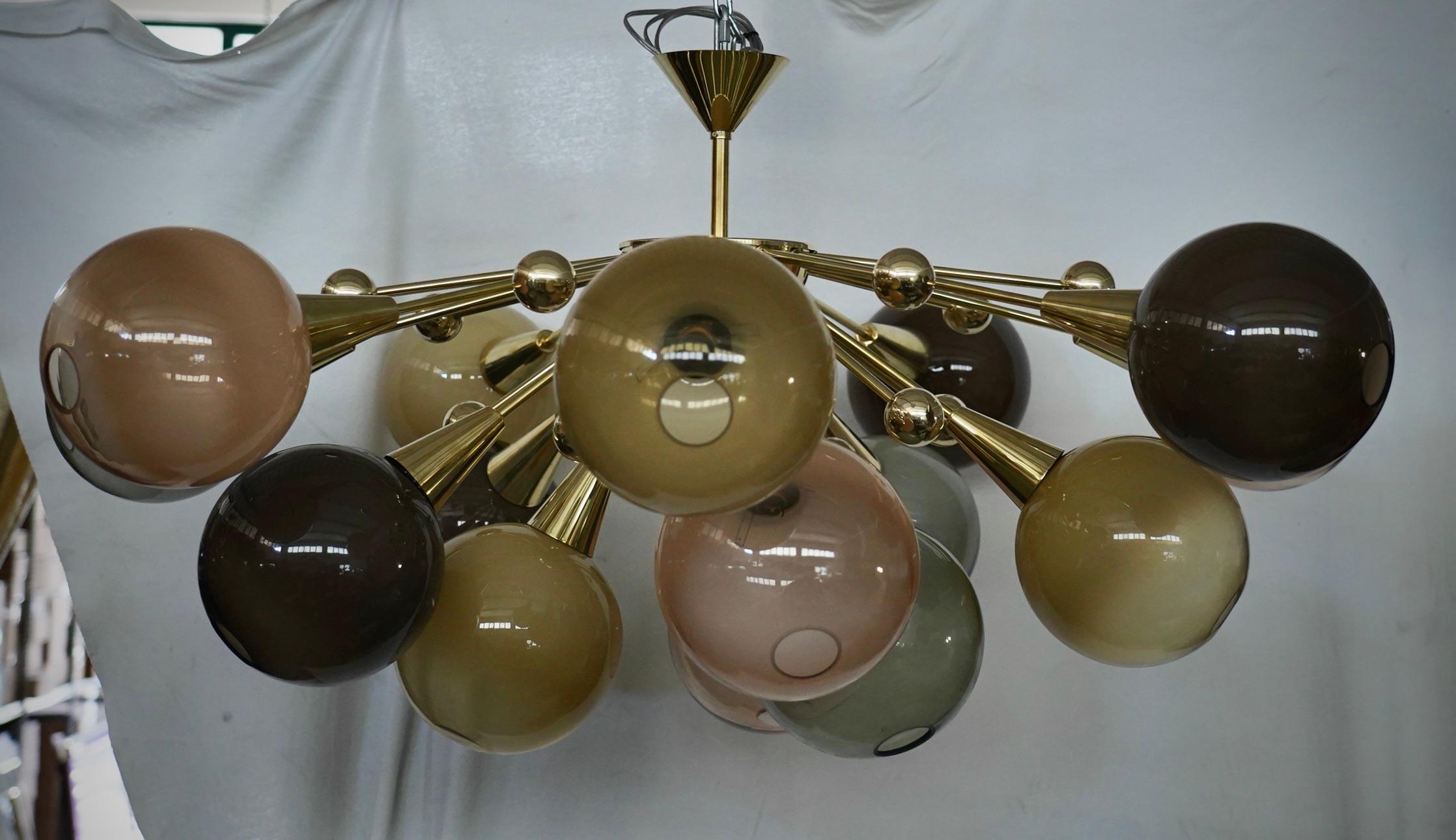 Lampadario e pendente in vetro artistico multicolore e ottone di Murano Sputnik, 2020 in vendita 1