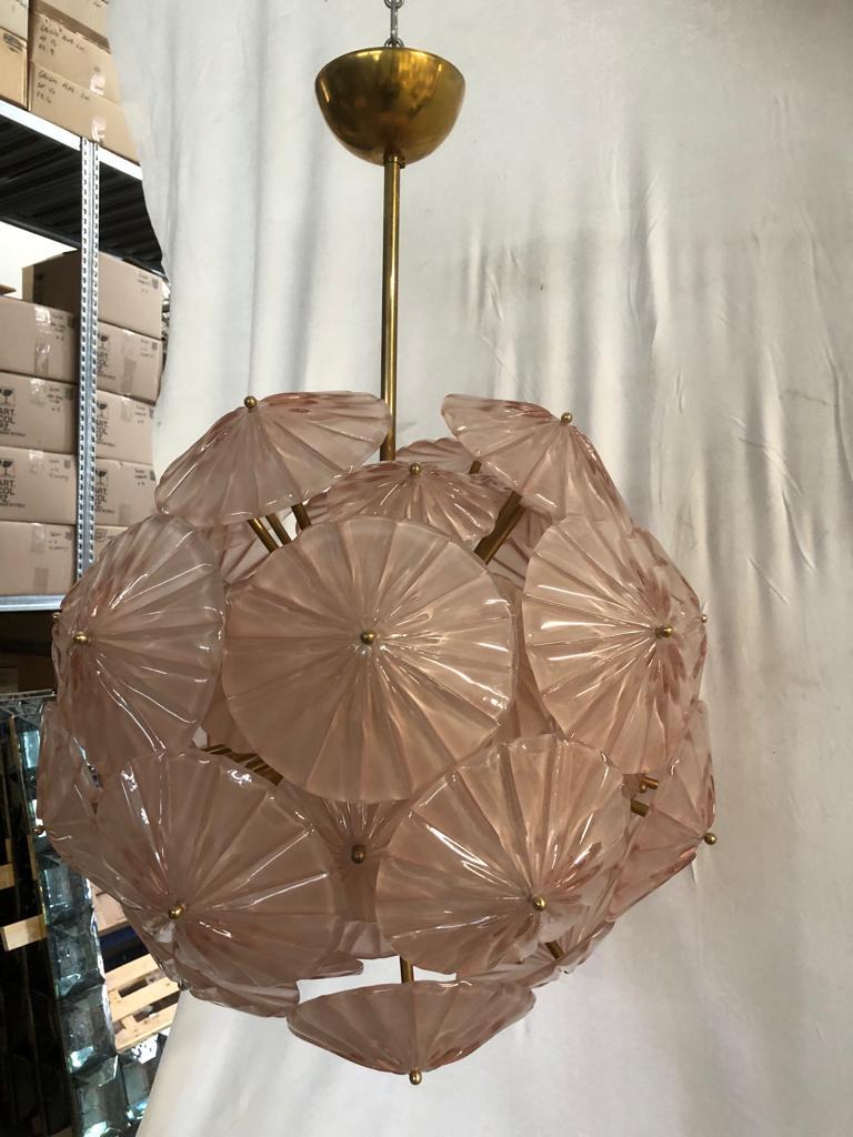 Murano Sputnik-Kronleuchter aus rosafarbenem Kunstglas aus der Mitte des Jahrhunderts, 2000 im Angebot 1