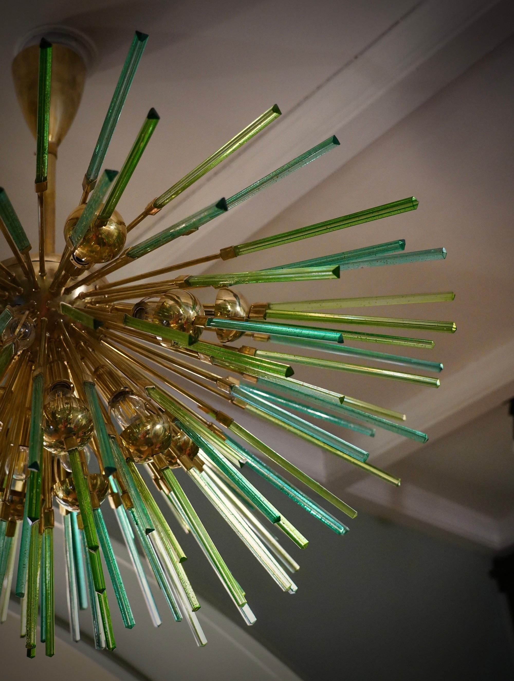 Murano Sputnik Semi Spherical Green Glass and Brass Chandelier, 1990 In Good Condition In Rome, IT