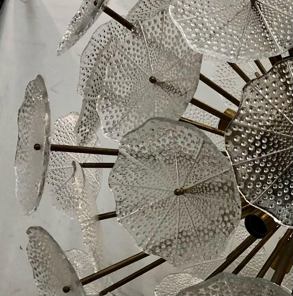 Italiano Lampadario e pendenti in vetro artistico trasparente di Murano Sputnik, 1990 in vendita