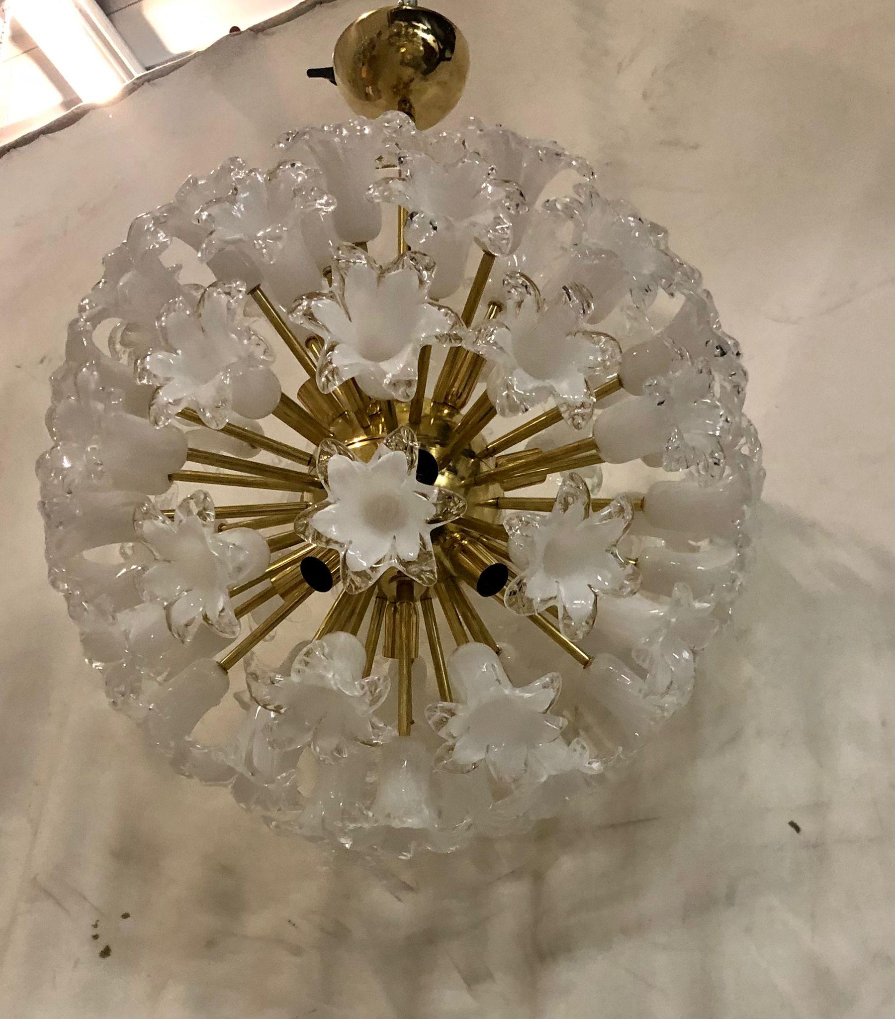 Italian Murano Sputnik White Flowers Art Glass Midcentury Chandelier, 1980 For Sale