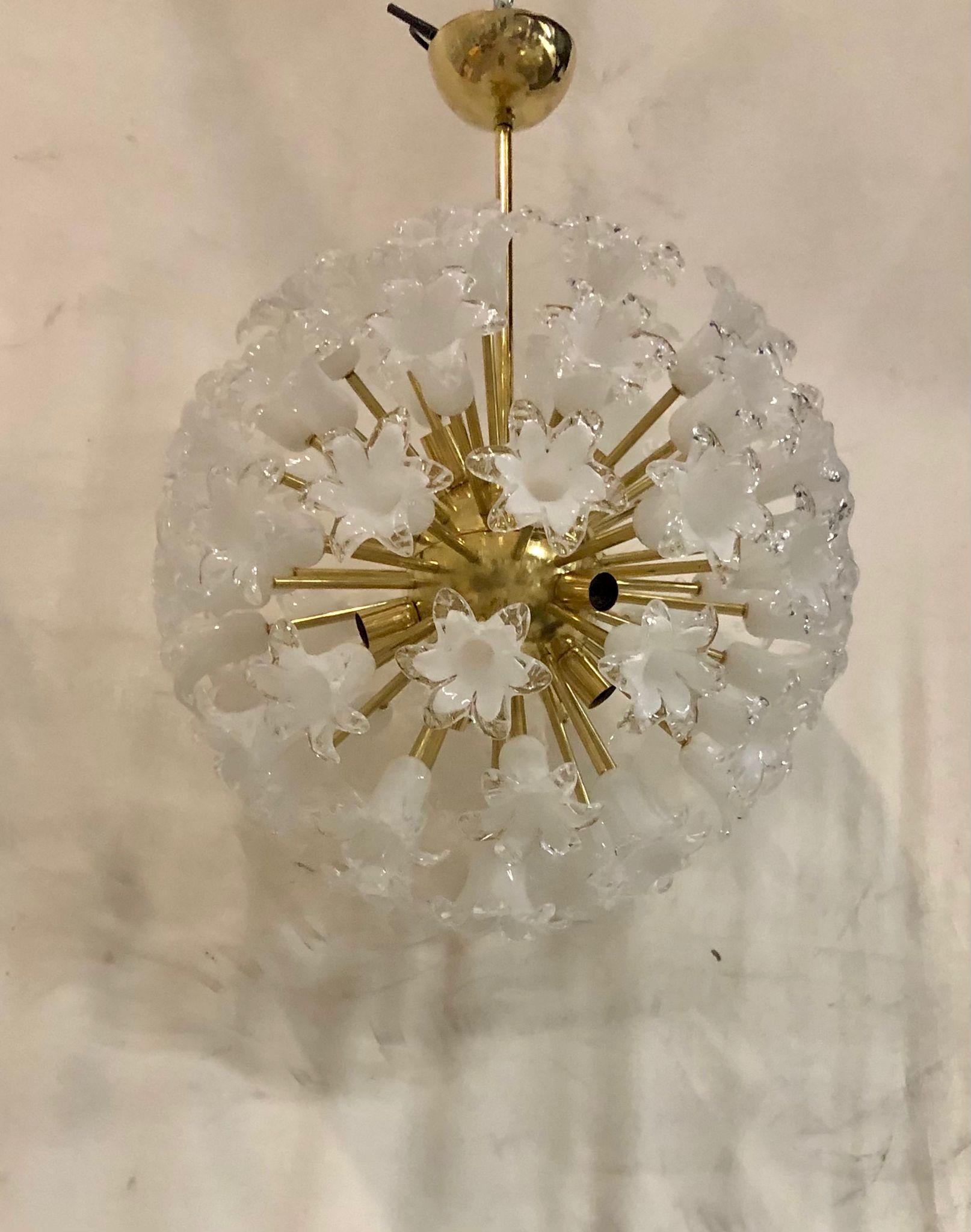 Late 20th Century Murano Sputnik White Flowers Art Glass Midcentury Chandelier, 1980 For Sale