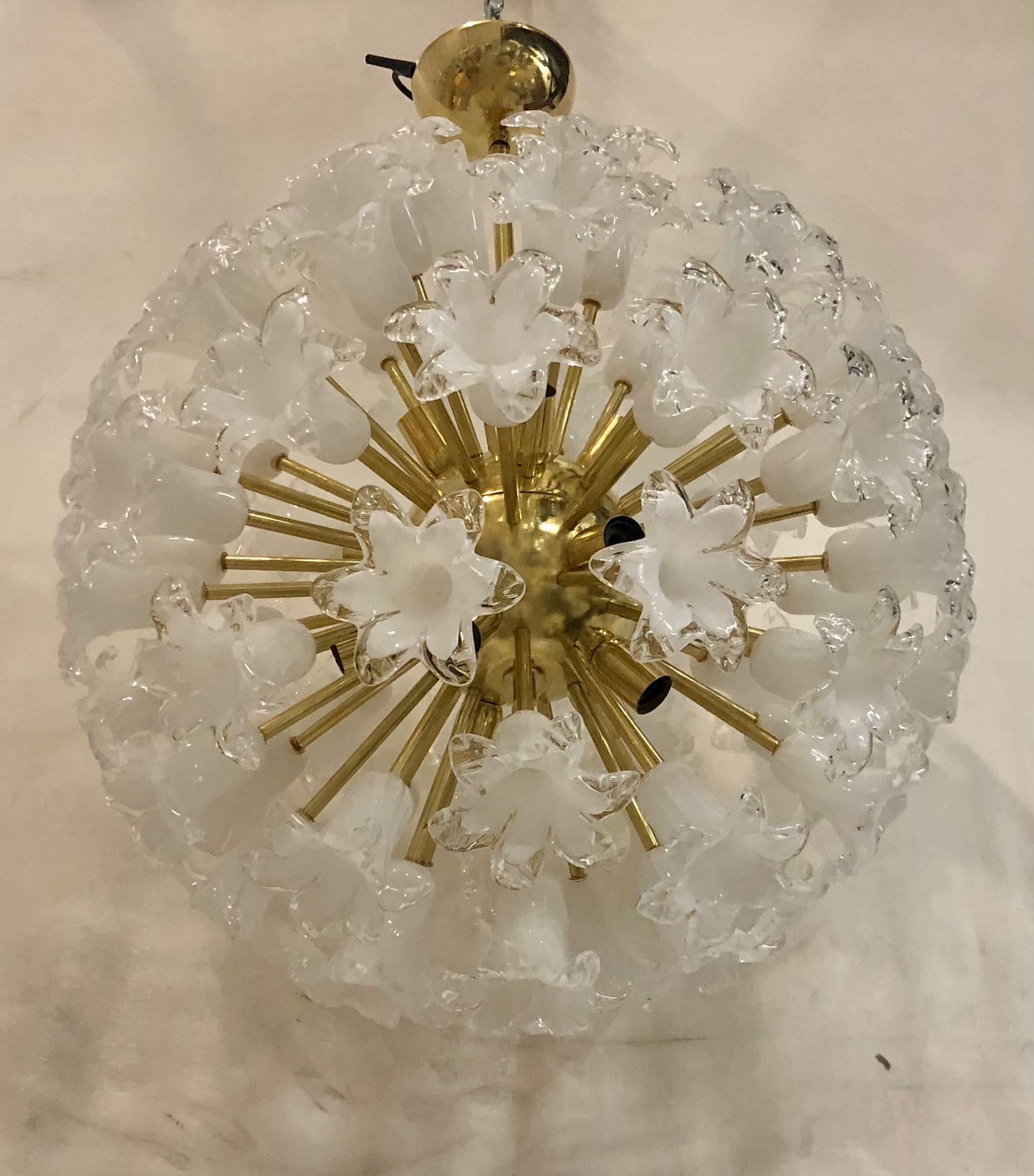 Lustre de Murano Sputnik White Flowers Art Glass du milieu du siècle, 1980 en vente 1