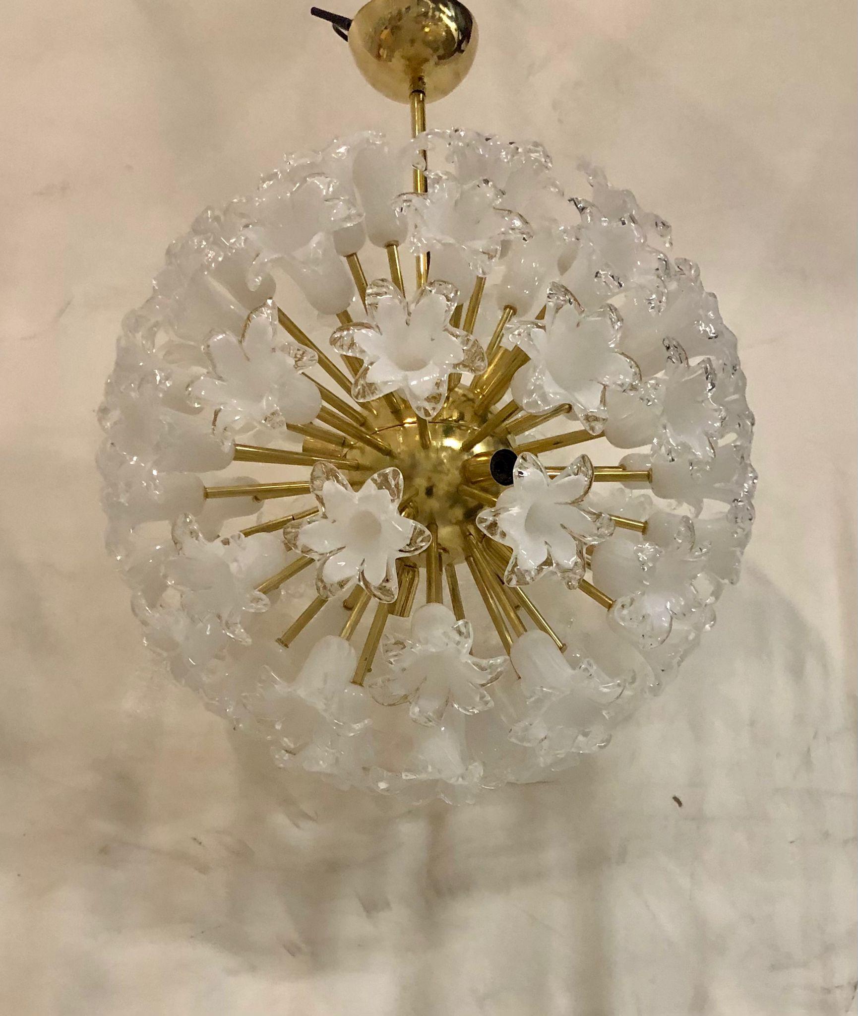 Murano Sputnik White Flowers Art Glass Midcentury Chandelier, 1980 For Sale 2