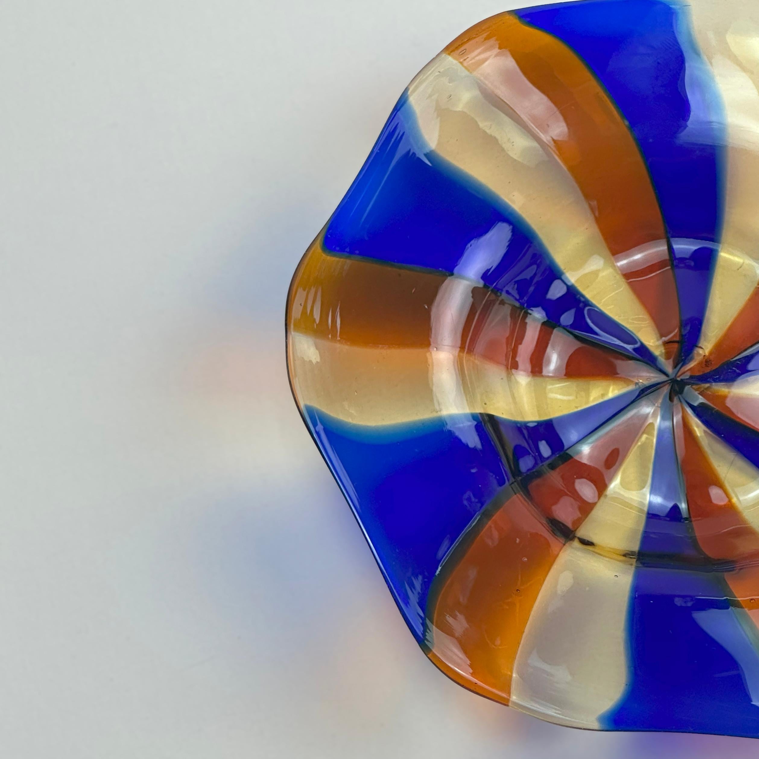 Mid-Century Modern Murano Striped Glass Dish Attributed to Fratelli Toso, Italy, 1970s For Sale