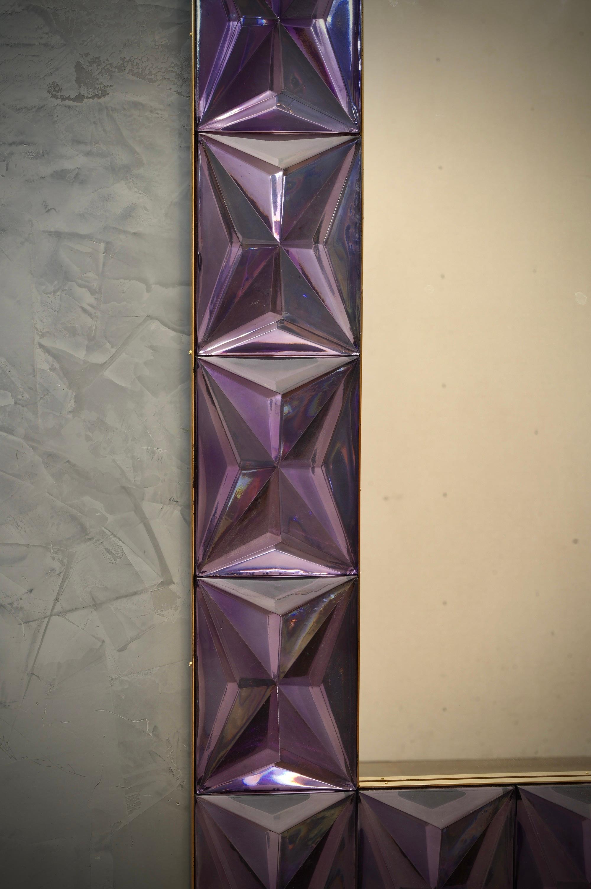Murano Strong Violet Glass and Brass Console Wall Mirror, 2019 In Good Condition For Sale In Rome, IT