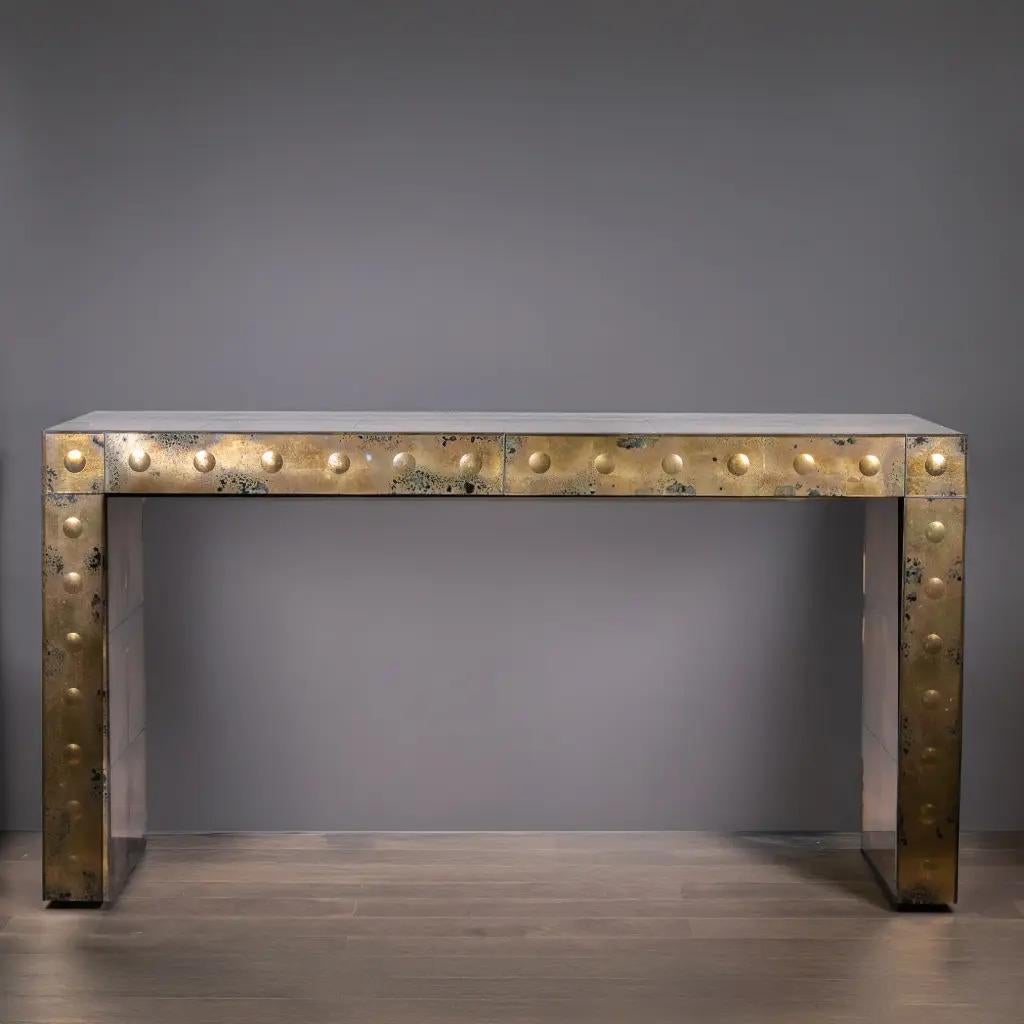 This Murano-style 1970s console is a reproduction of a vintage design, crafted from oxidized mirror tiles. Its decorative bubble details on the sides recall the Murano glasswork typical of that period.
The console has oxidized tones — gold, green,