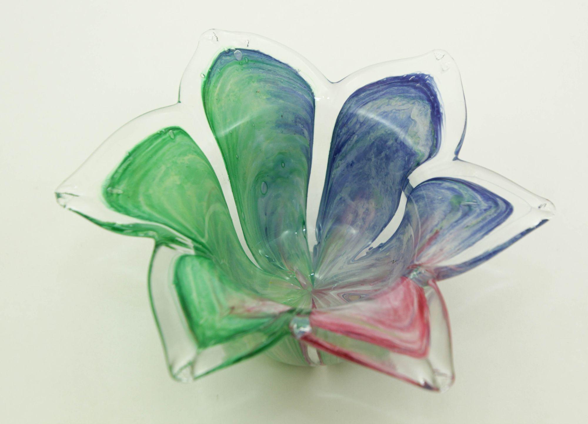 Murano Style Art Glass Lily Blume geformt Kerze Halter Briefbeschwerer Catchall (Postmoderne) im Angebot
