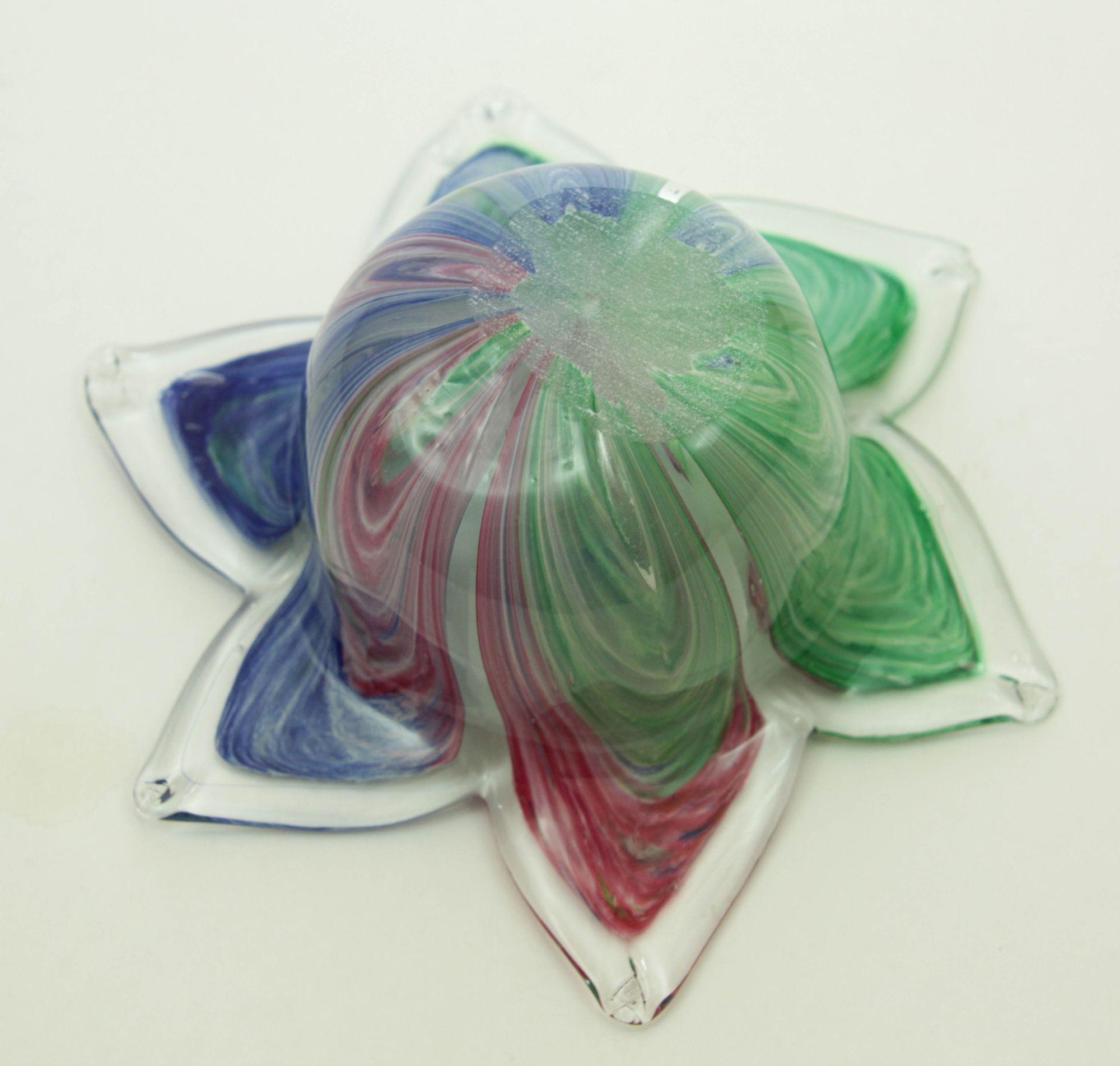 Murano Style Art Glass Lily Blume geformt Kerze Halter Briefbeschwerer Catchall (Handgefertigt) im Angebot