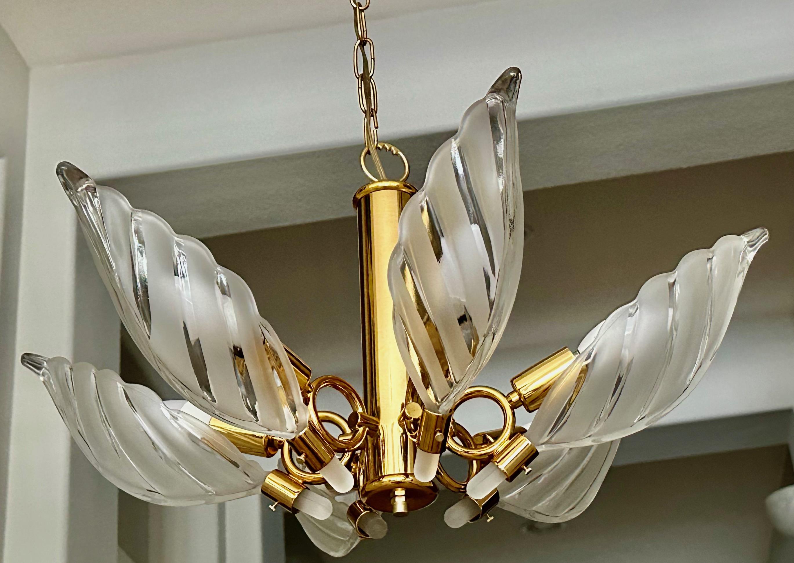Murano Style Glass Leaf Pendant Light Chandelier In Good Condition For Sale In Palm Springs, CA