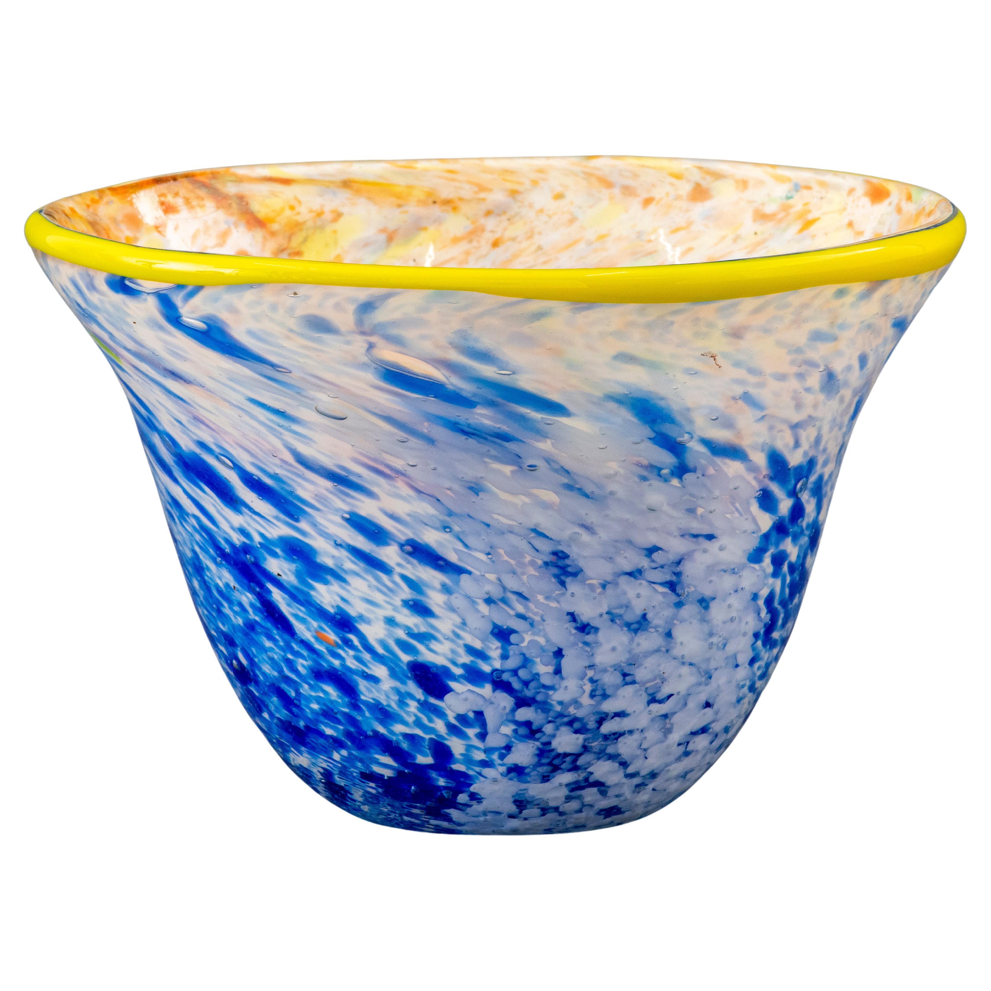 Bol décoratif en verre soufflé à la main de style Murano en vente