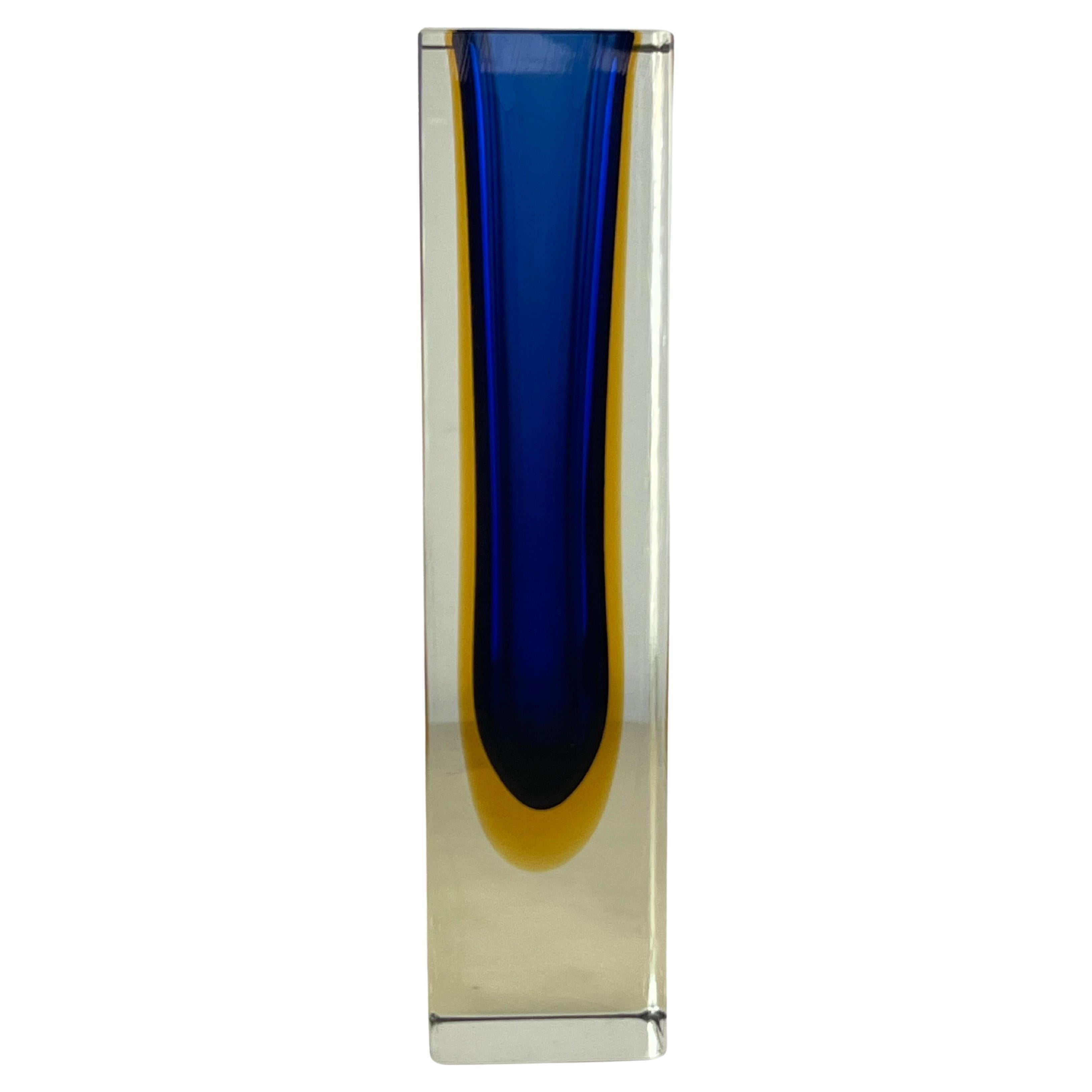 Vaso in vetro sommerso di Murano alto 30 cm, attribuito a Flavio Poli, Italia, anni '70