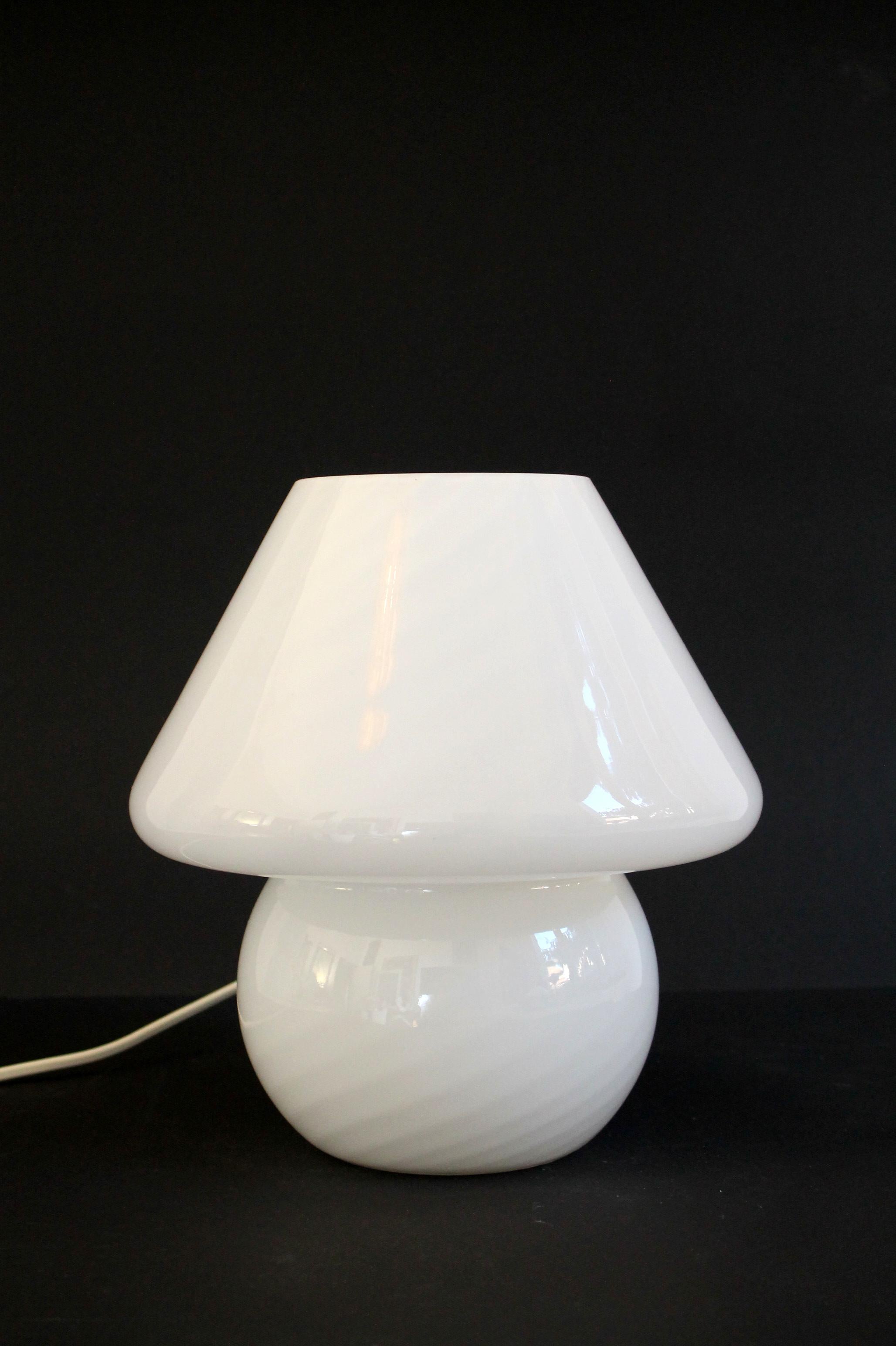 Murano Swirl Glass Desk Lamp by Venini Vetreria / Italy, 1960s, Gorgeous Piece For Sale 3