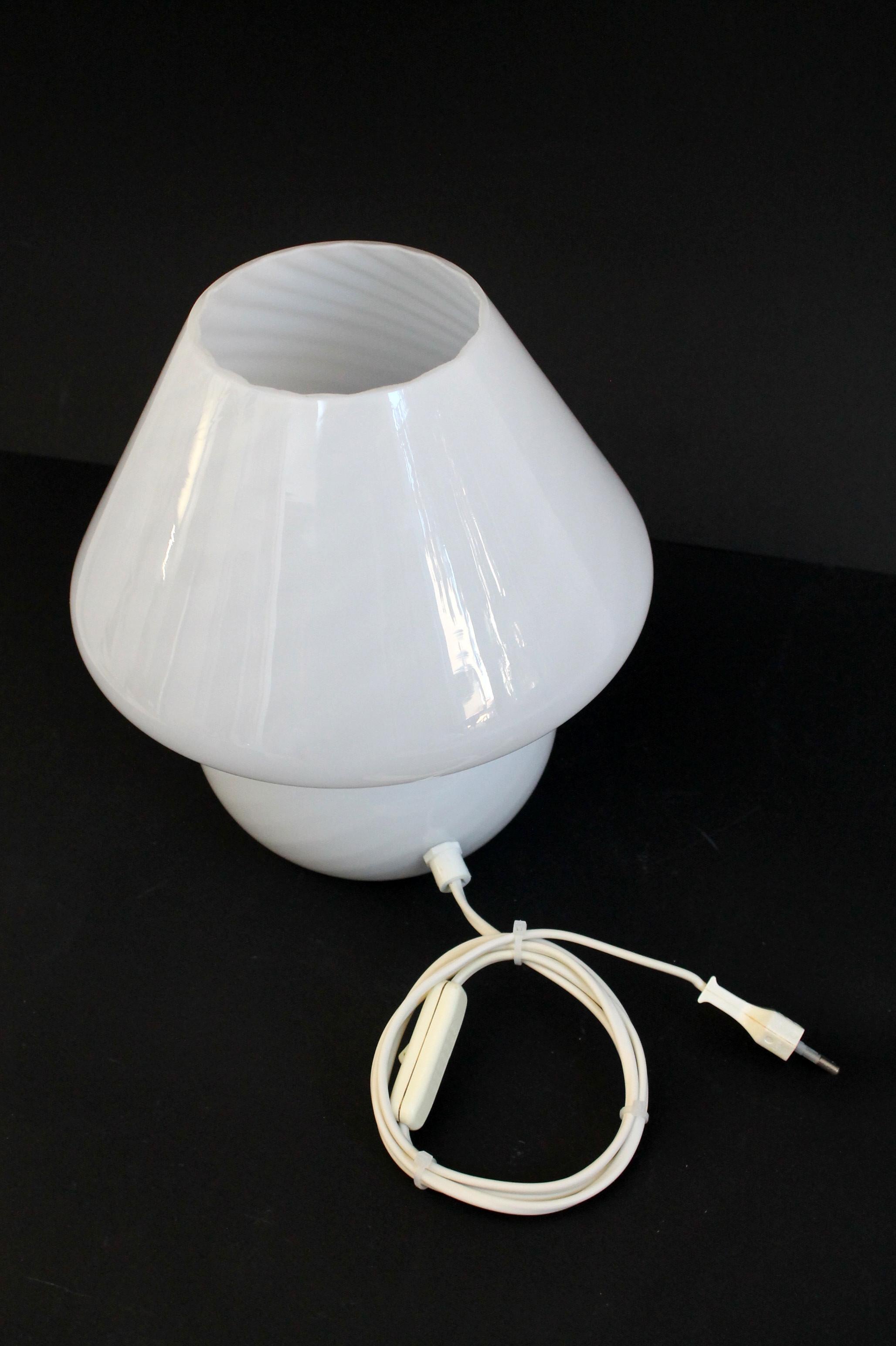 Murano Swirl Glass Desk Lamp by Venini Vetreria / Italy, 1960s, Gorgeous Piece For Sale 1