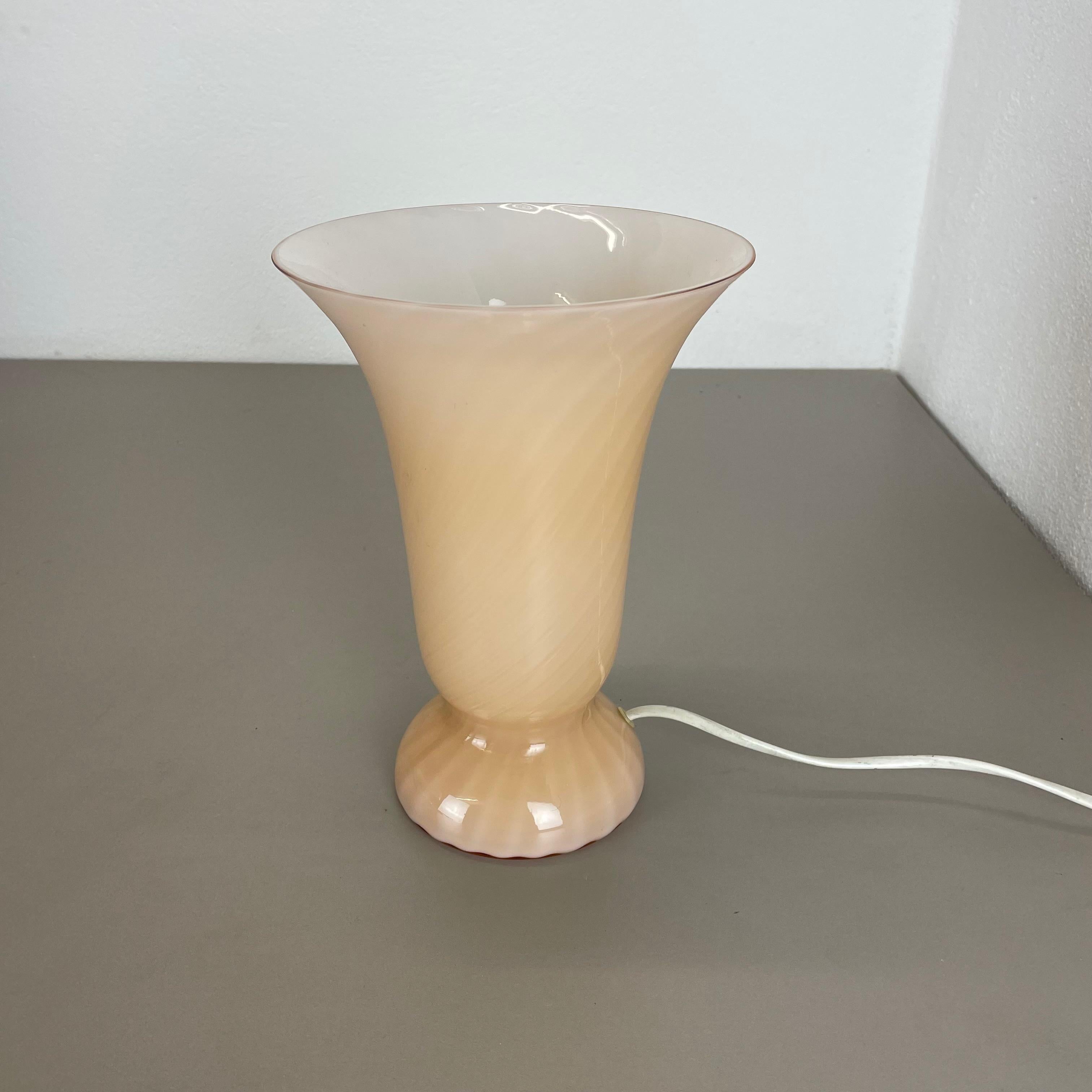 Mid-Century Modern Lampe de bureau en verre de Murano de couleur rose tourbillonnante de Vetri Murano, Italie, 1970 en vente