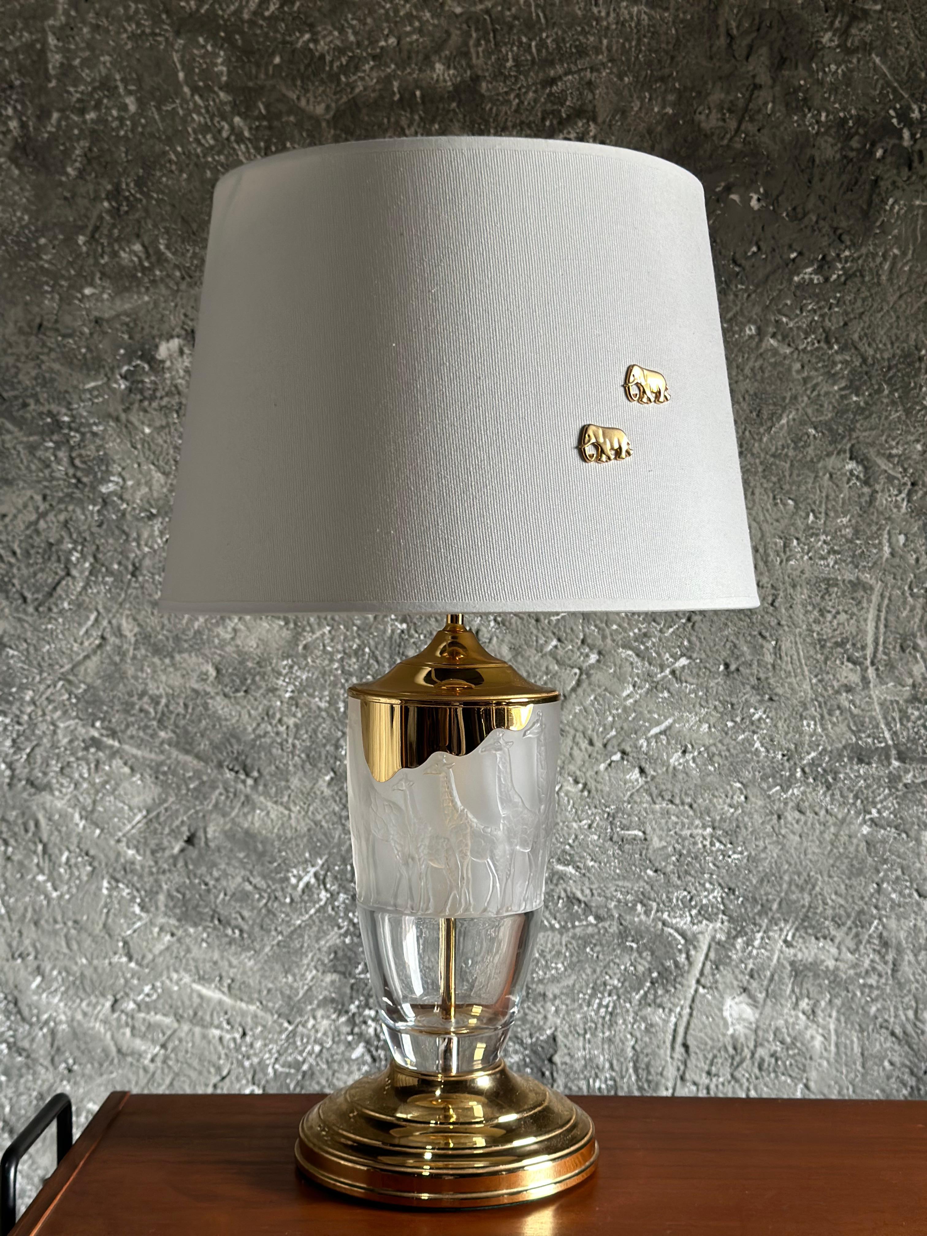 Milieu du XXe siècle Lampe de table Murano, animal d'Afrique, laiton et verre. Italie années 1960 en vente