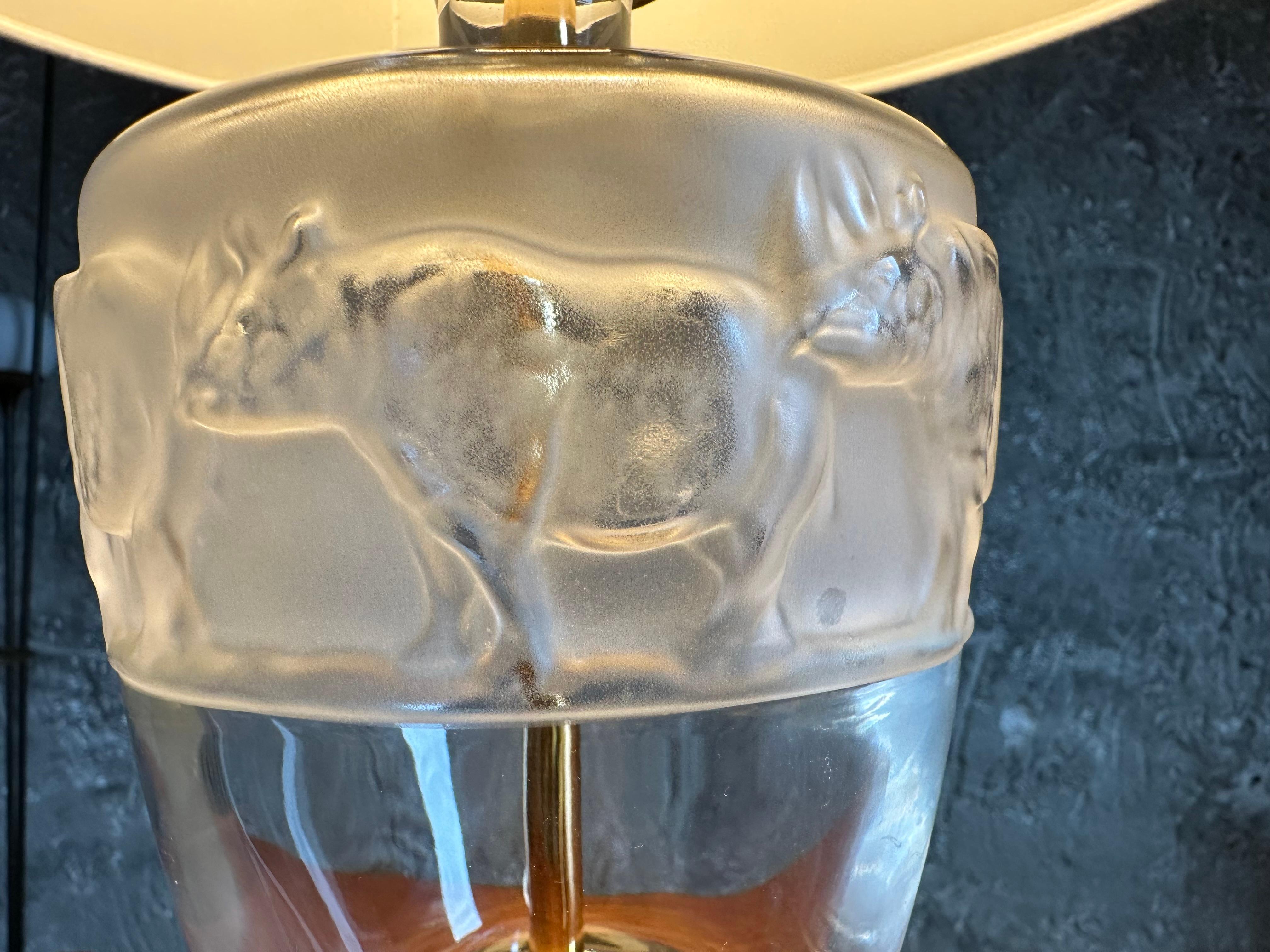 Milieu du XXe siècle Lampe de table Murano africaine Rhino Design, laiton et verre Italie années 1960