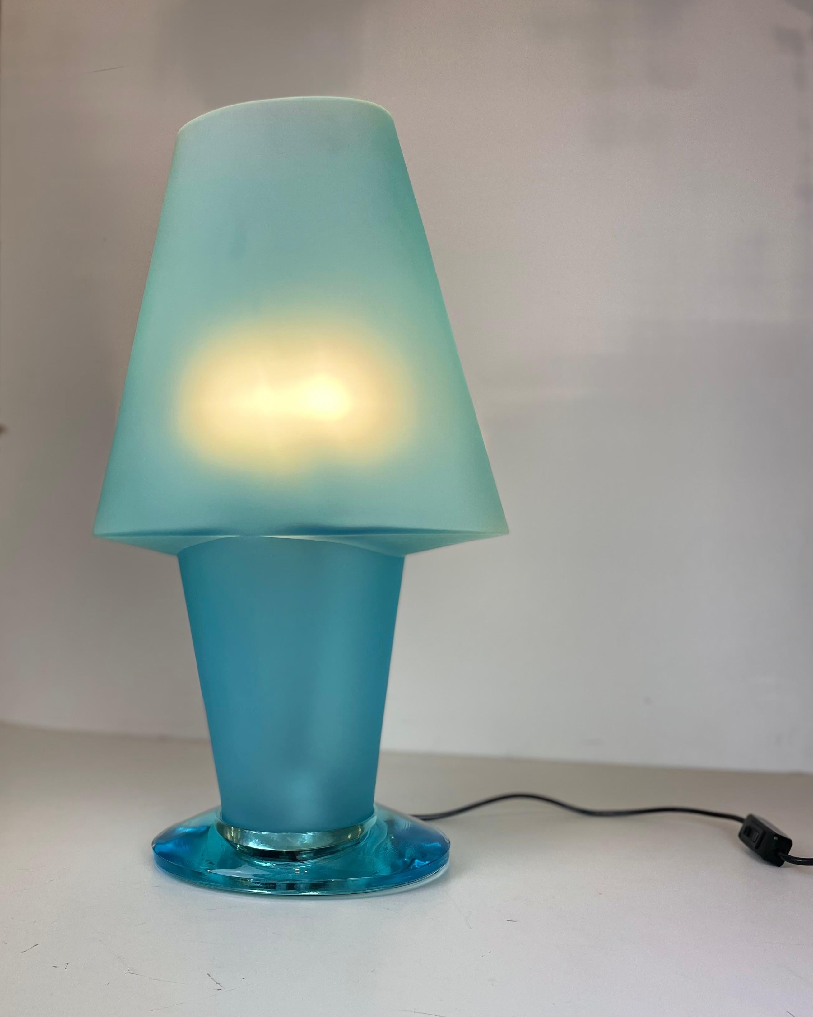 Dépoli Lampe de table Murano attribuée à Mazzega, dans le style de D. A Style, années 1990 en vente