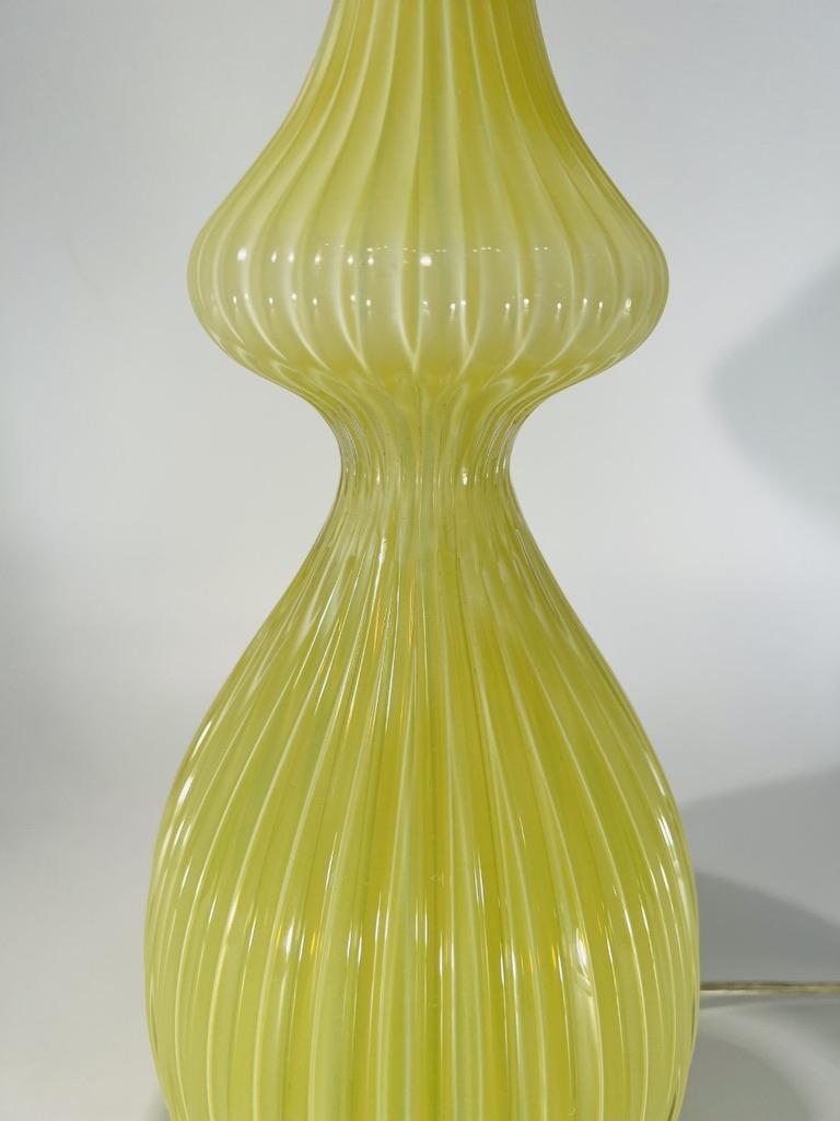 Hand-Carved Murano table lamp attributed to Seguso Vetri d'Arte circa 1950 For Sale