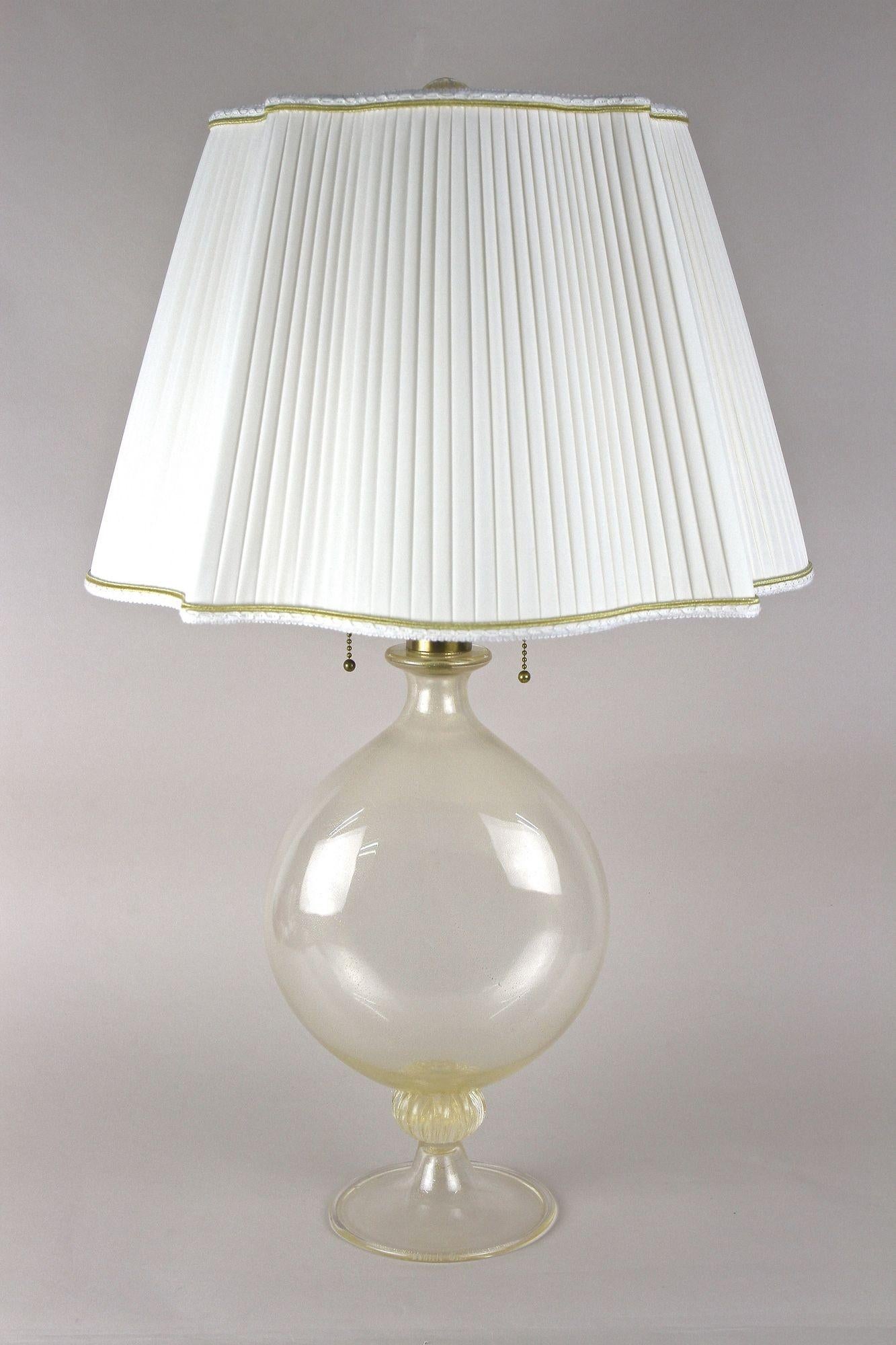 Italiano Lampada da tavolo di Murano di Barovier & Tosso con scaglie d'oro 24K, Italia 1960 in vendita