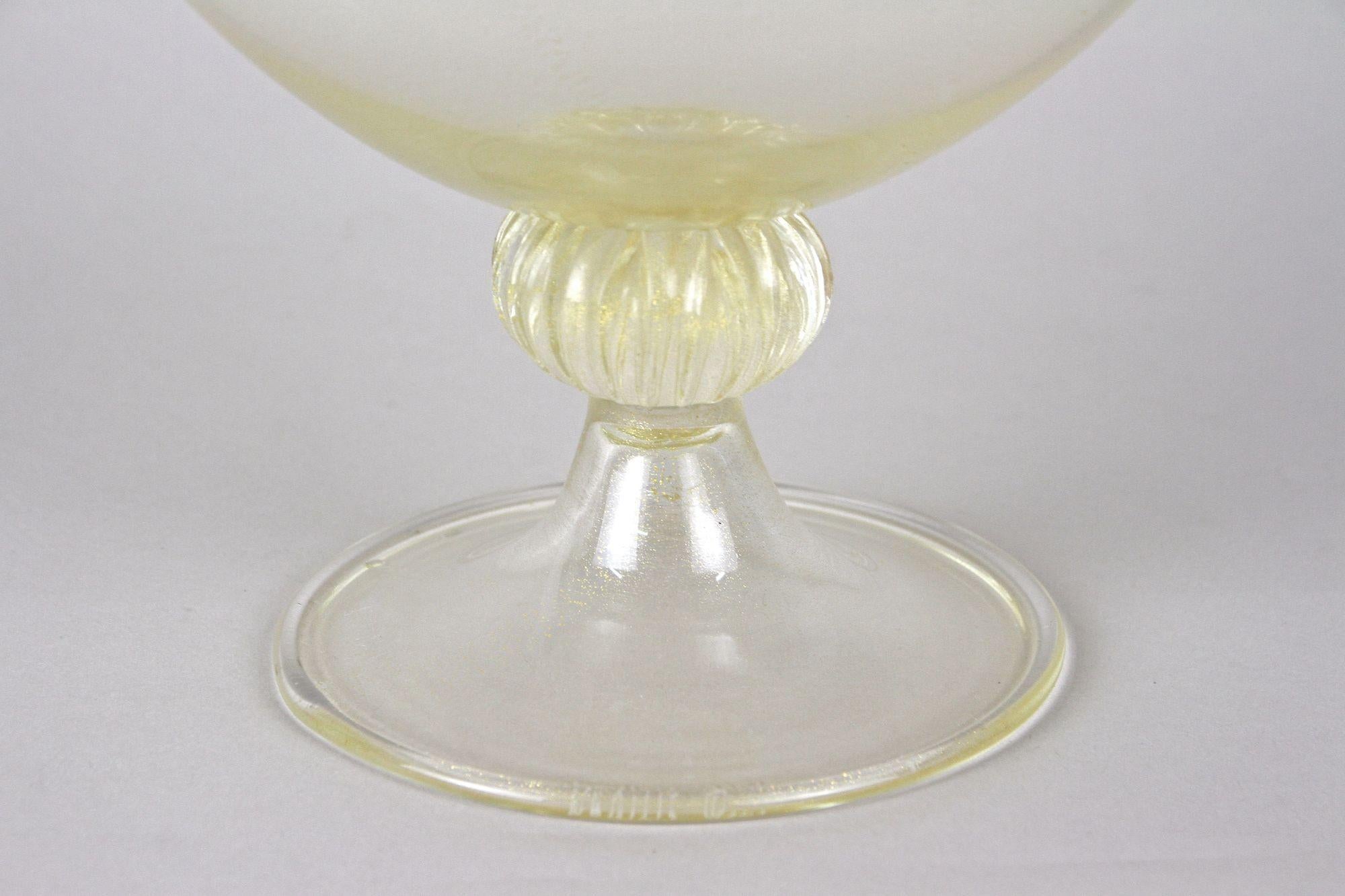 Fatto a mano Lampada da tavolo di Murano di Barovier & Tosso con scaglie d'oro 24K, Italia 1960 in vendita