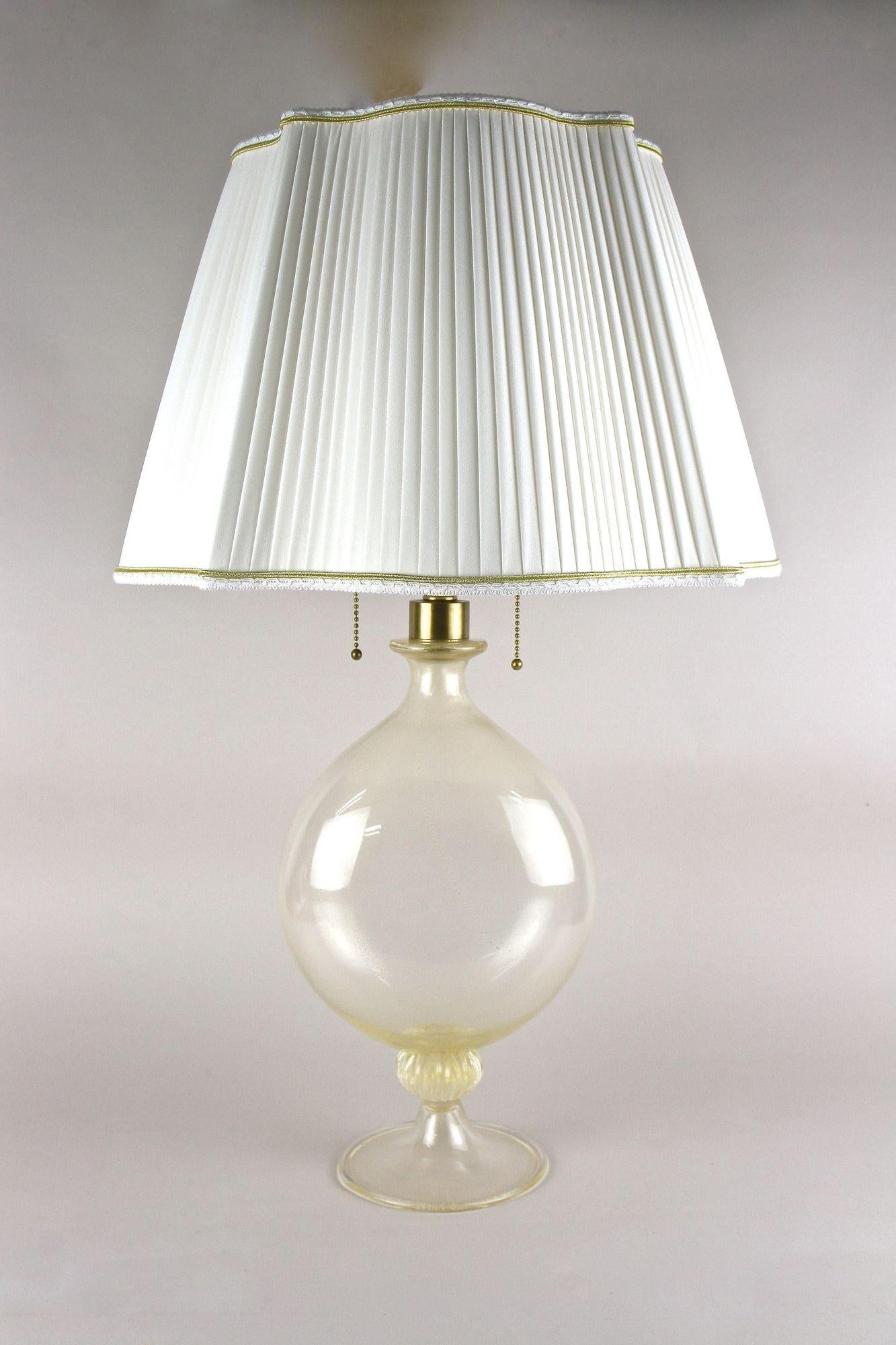 Tessuto Lampada da tavolo di Murano di Barovier & Tosso con scaglie d'oro 24K, Italia 1960 in vendita