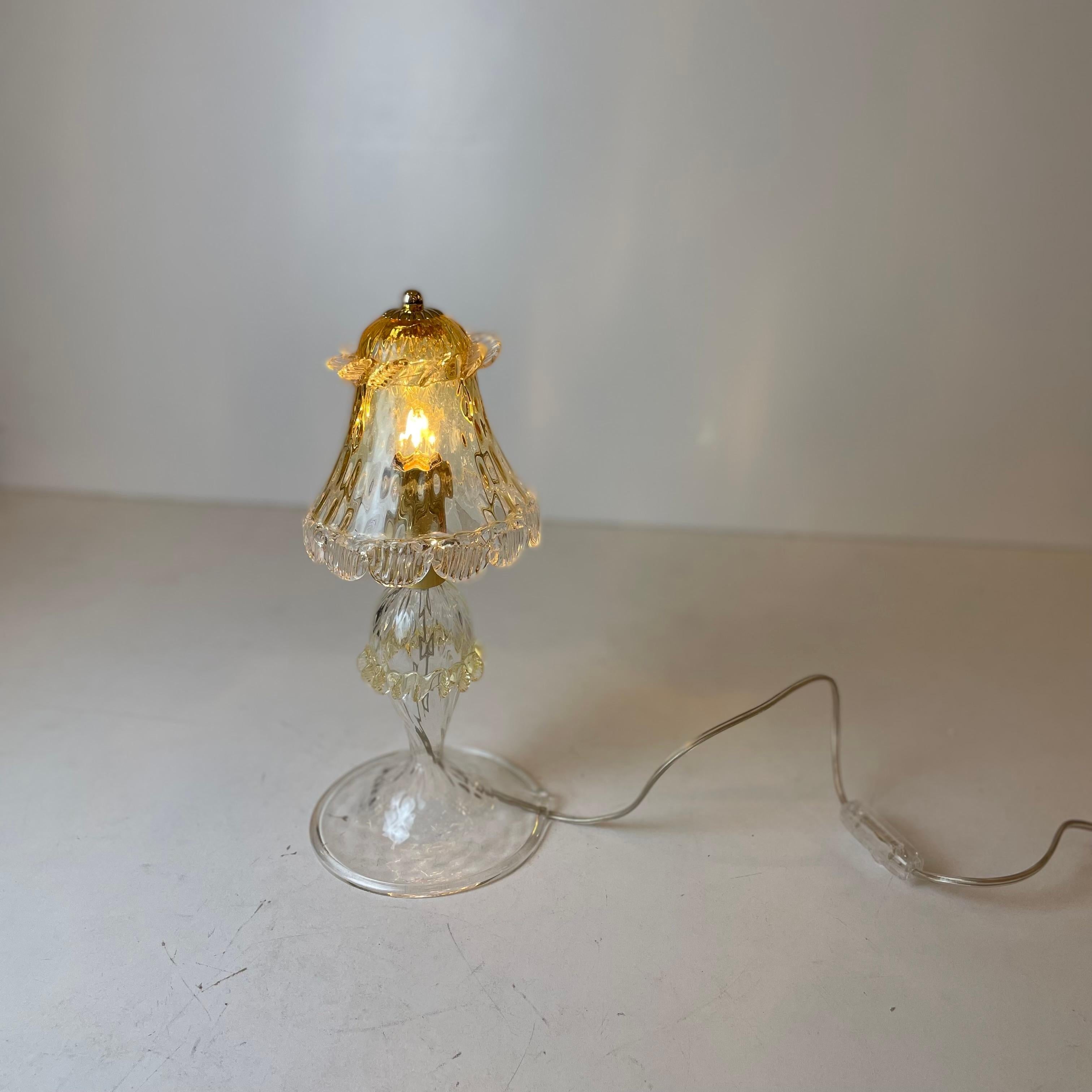 Neoclassical Revival Murano Table Lamp in the style of Barovier & Toso, 1980s For Sale