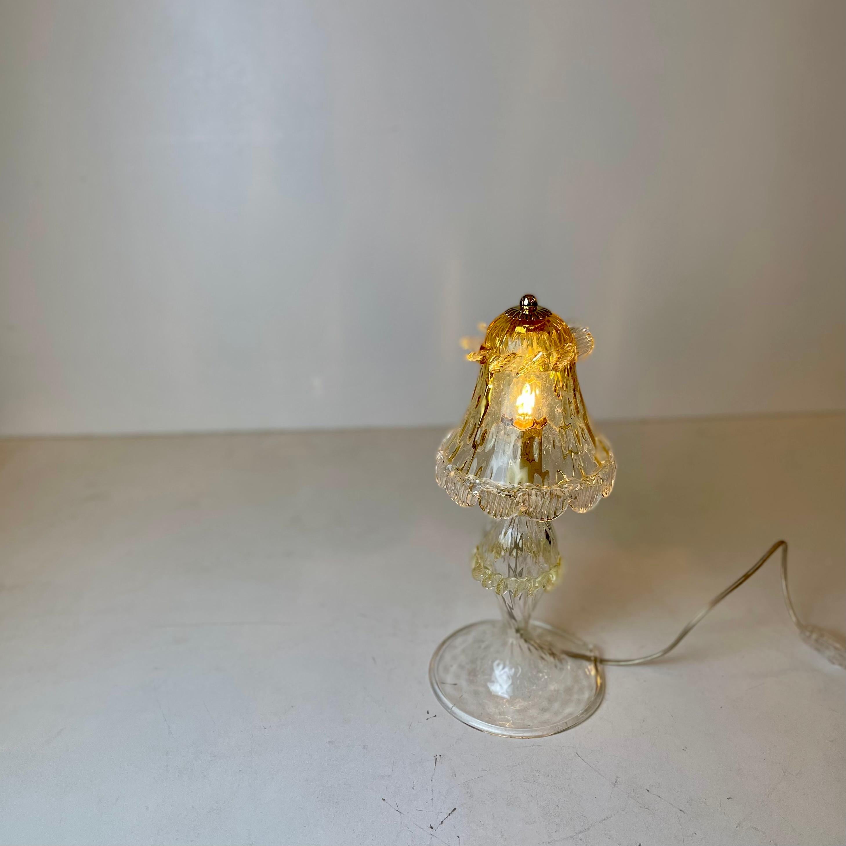Italian Murano Table Lamp in the style of Barovier & Toso, 1980s For Sale