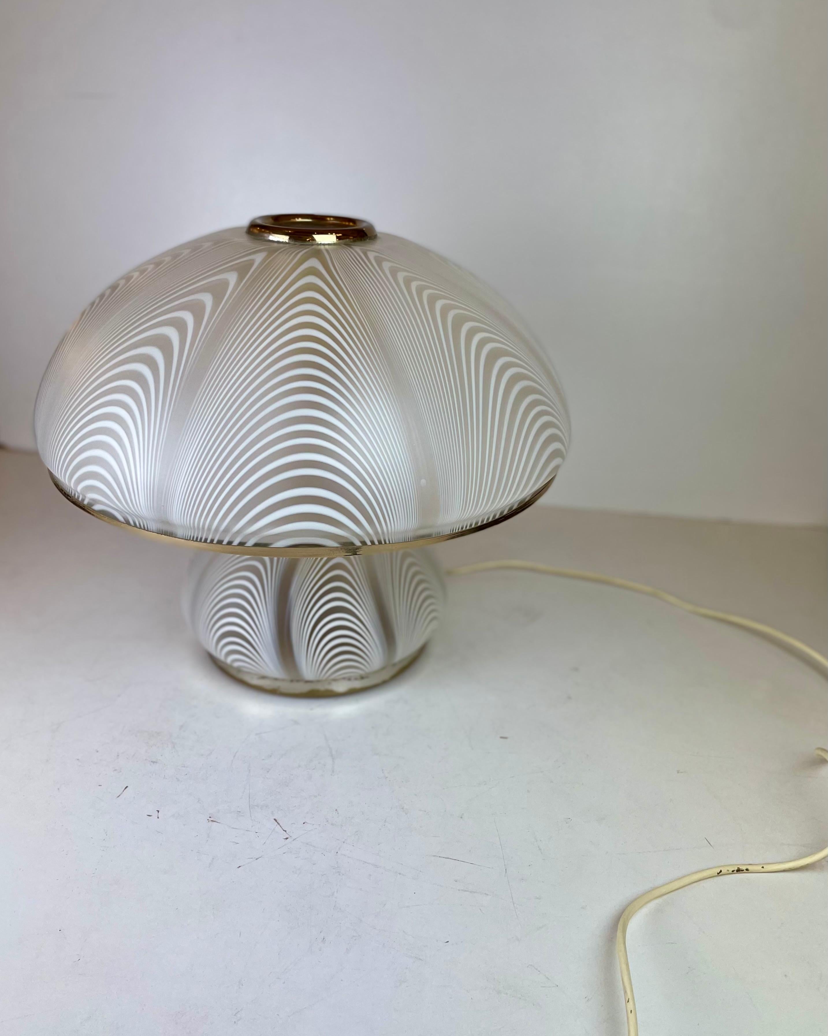 Lampada da tavolo di Murano in stile Venini, anni '80 in vendita 3
