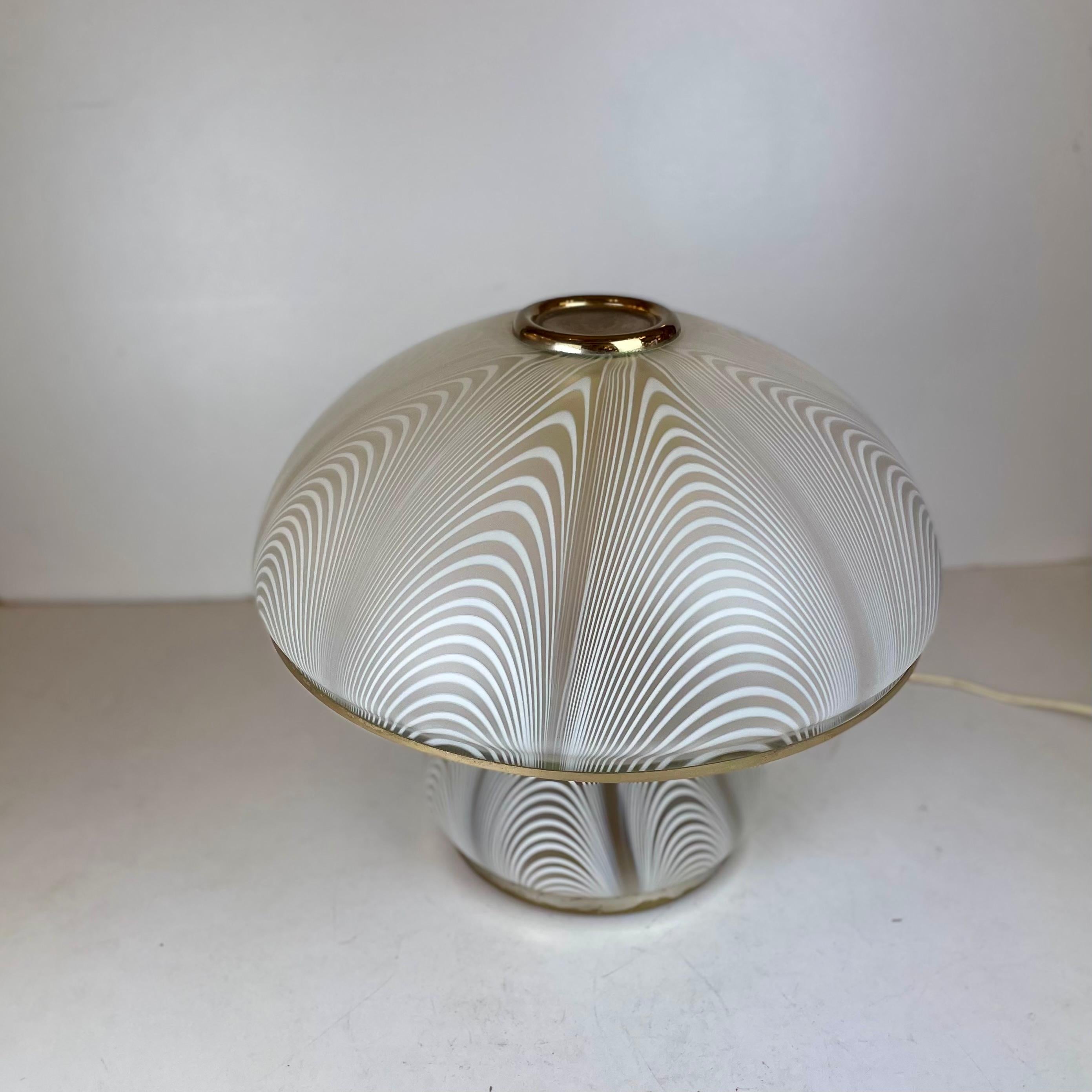 Lampada da tavolo di Murano in stile Venini, anni '80 in vendita 4
