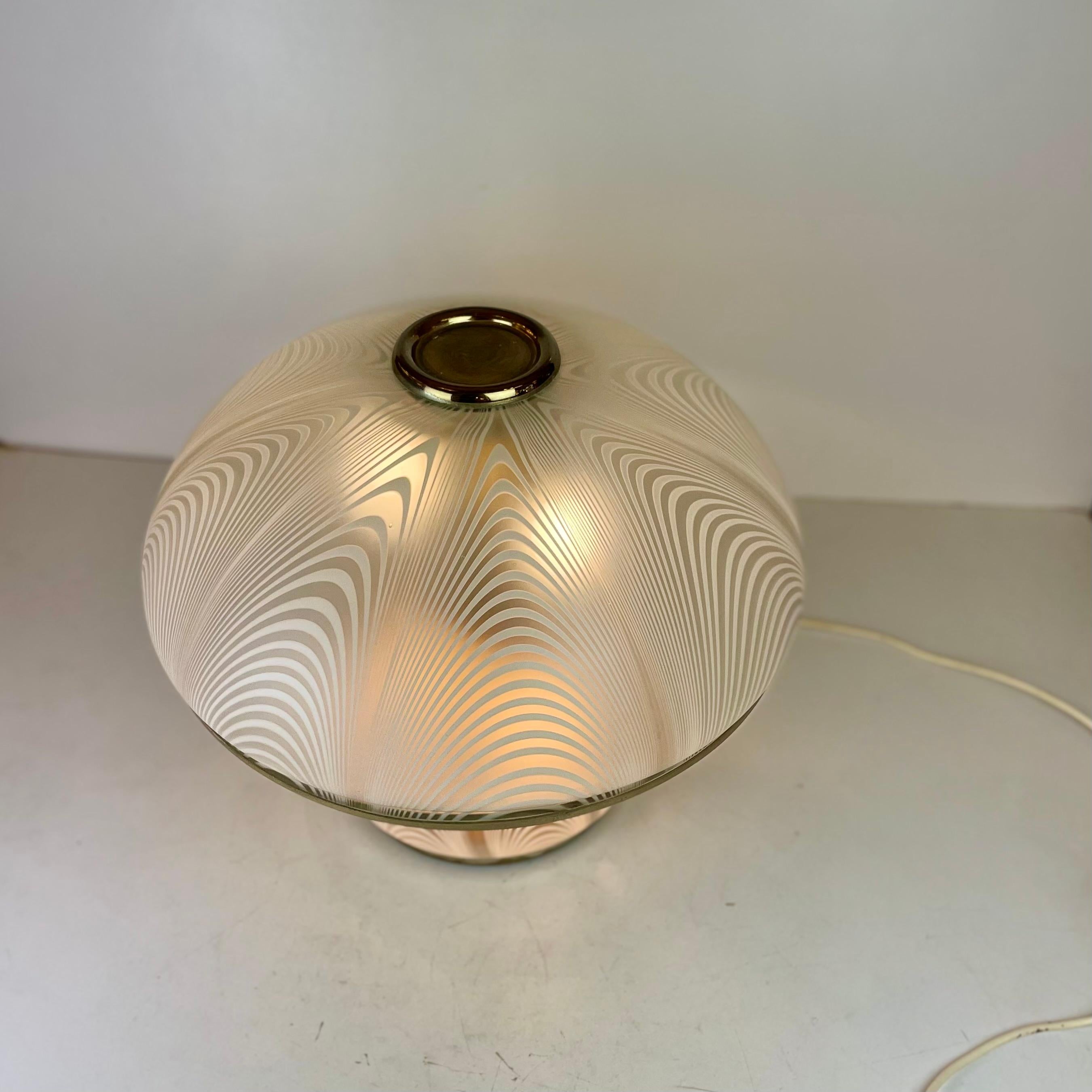 Italiano Lampada da tavolo di Murano in stile Venini, anni '80 in vendita