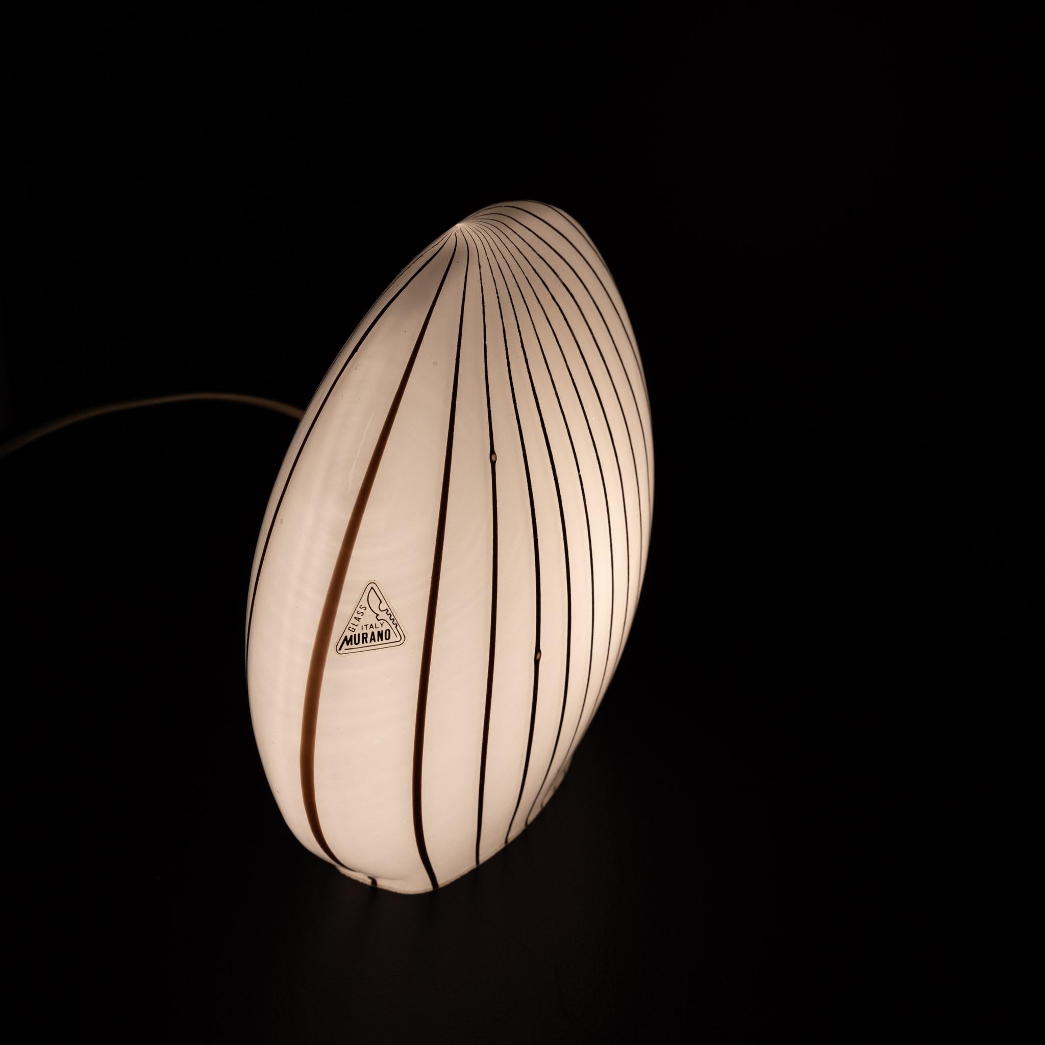 Vetro di Murano Lampada da tavolo di Murano, Italia Metà del XX secolo