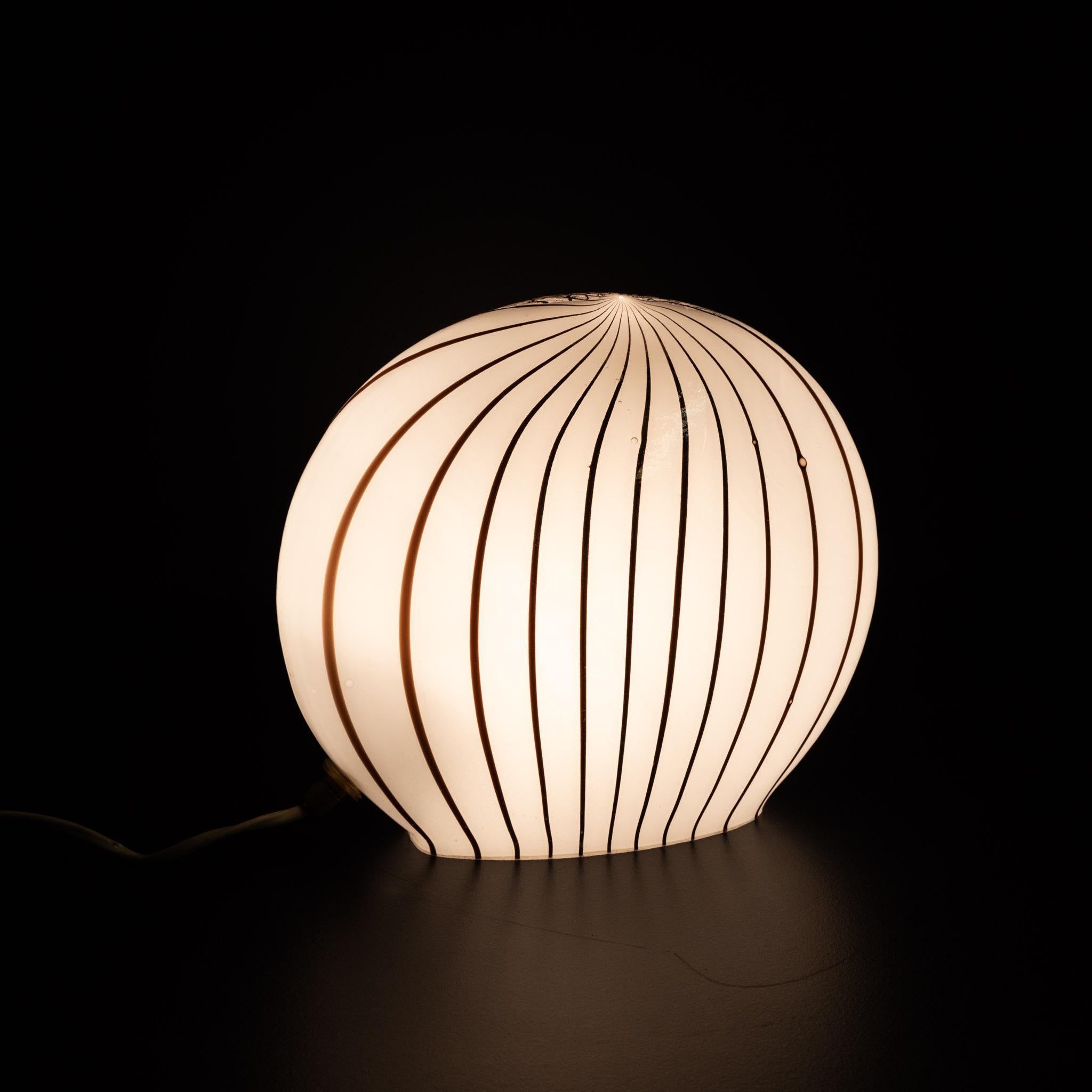 Lampada da tavolo di Murano, Italia Metà del XX secolo 1