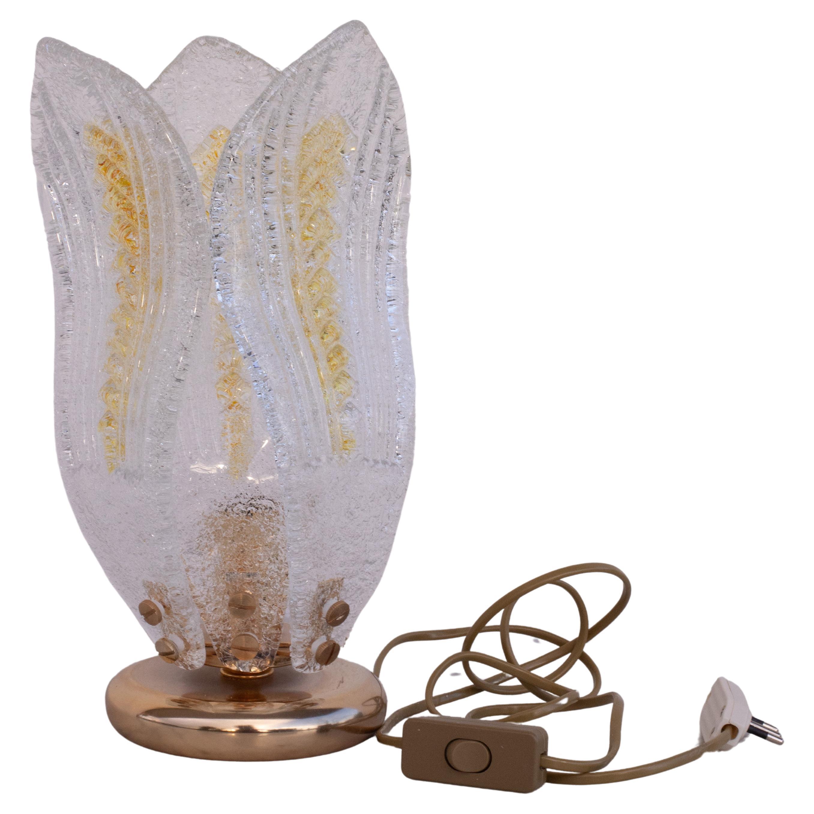 abatjour table lamps decorated with tree leaves yellow and trasparent in Murano glass.
Excellent vintage condition.
The lamp mounts an e14 socket, possibility of wiring for Usa.
Height 32 centimeters, diameter 16 centimeters.