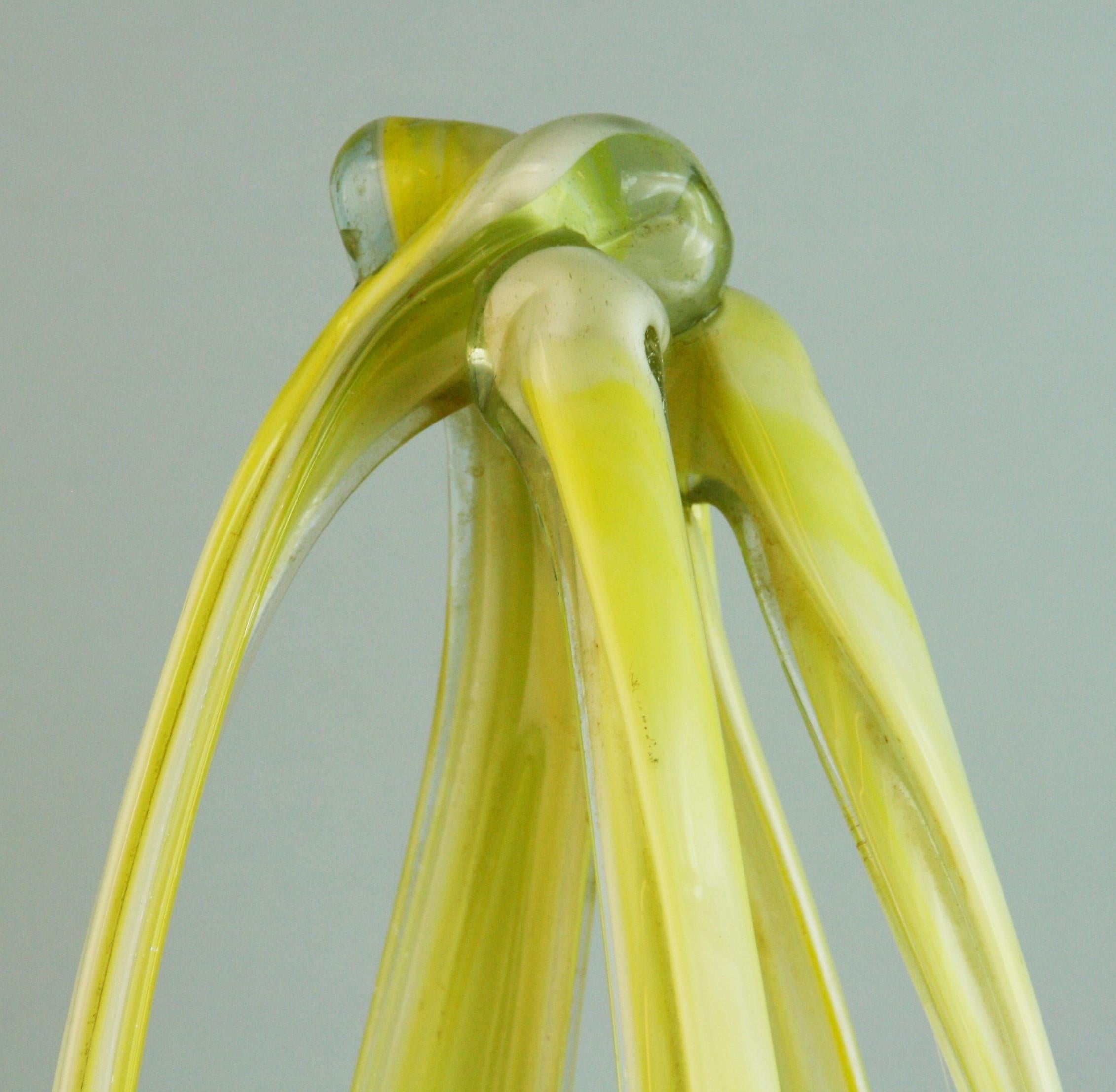 Scultura in vetro artistico di Murano alta, soffiata a mano, di colore giallo e bianco in vendita 2