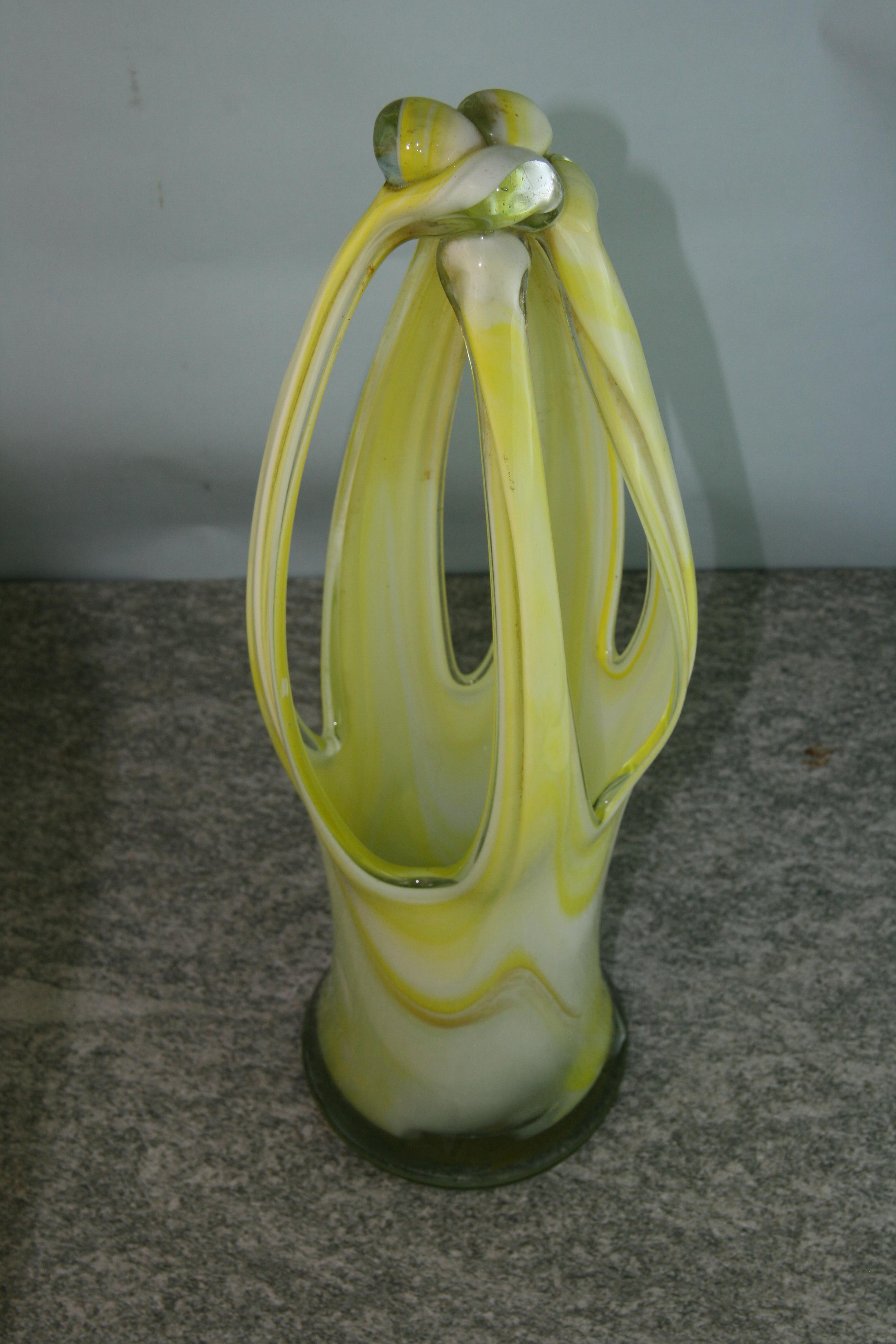 Murano - Grande sculpture en verre d'art soufflé à la bouche jaune et blanc en vente 3