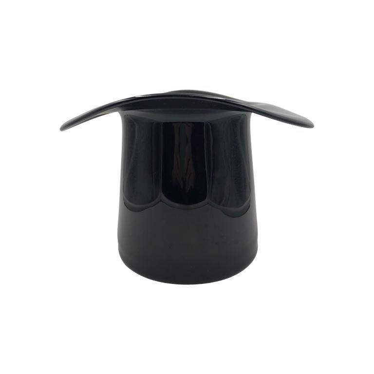Murano glass top hat champagne / ice bucket.

Fabulous black Murano glass top hat champagne / ice bucket.

Dimensions 6 1/2