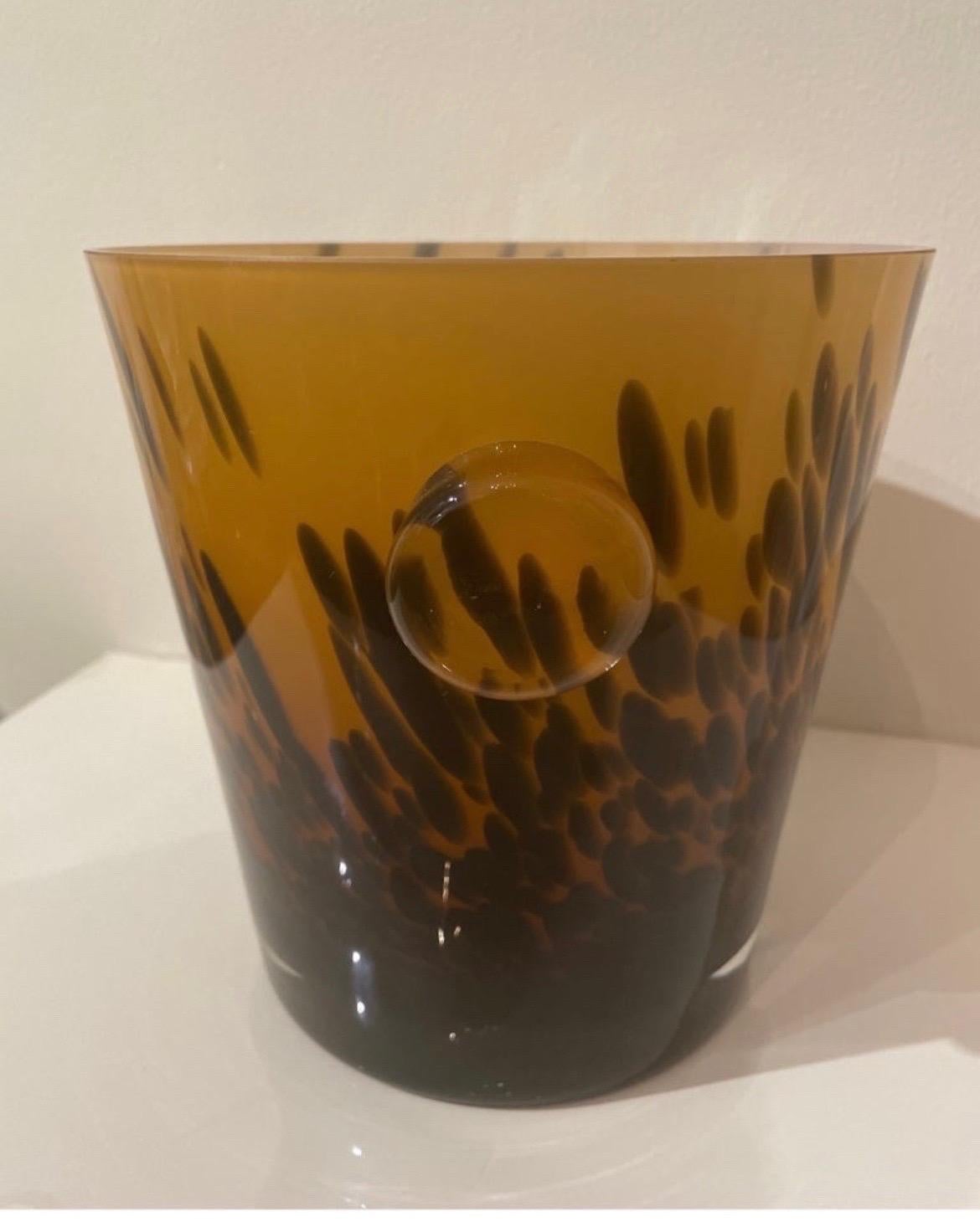 Very striking tortoise design Italian Murano Ice bucket / Wine cooler. This very attractive piece will add sparkle wherever you choose to place it.