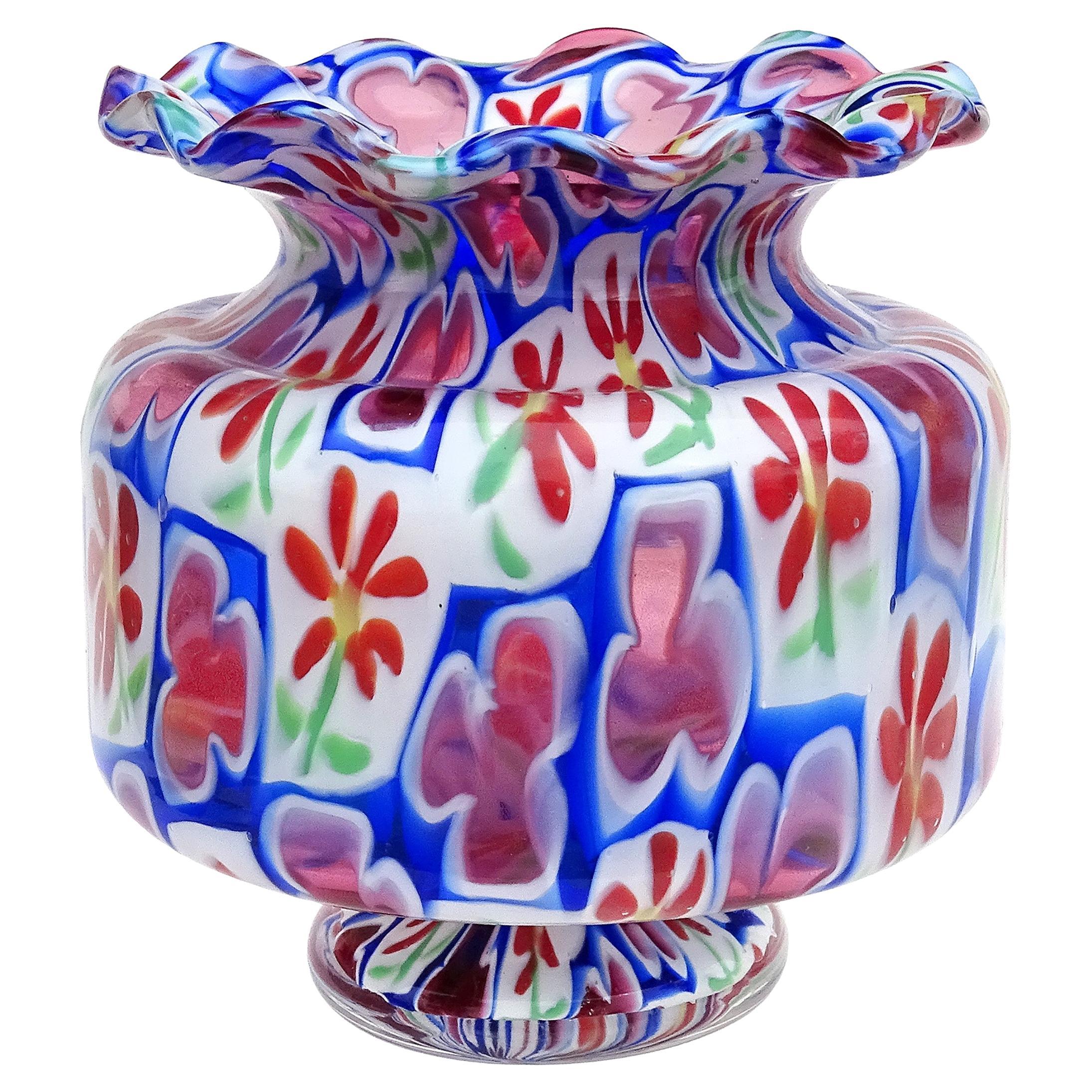 Murano Toso Millefiori Daisy Clover Flower Mosaic Italian Art Glass Footed Vase en venta