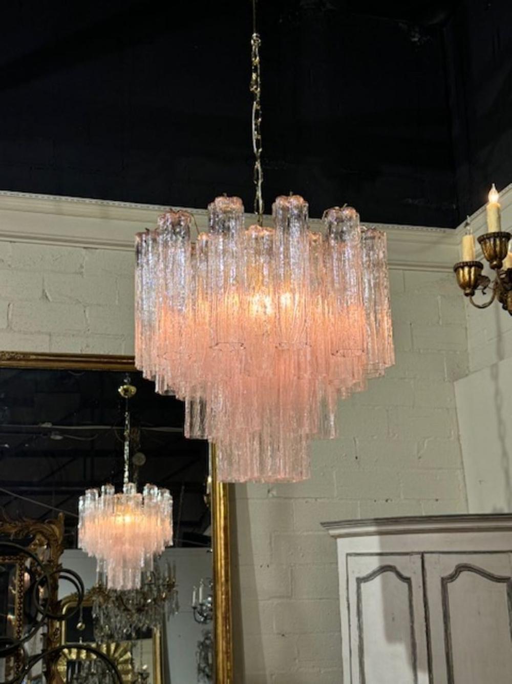 Lampadario moderno in vetro rosa stile 