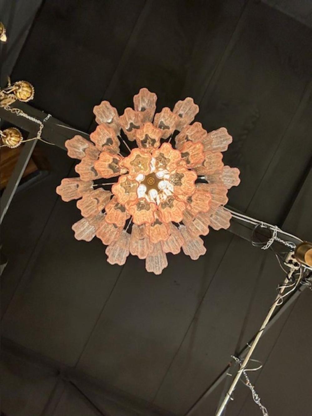 Lampadario in vetro rosa Tronchi di Murano in vendita 1