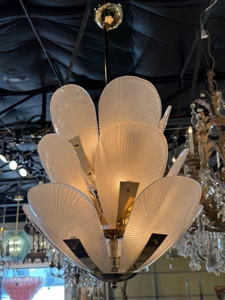Murano Tulip Chandelier In Good Condition For Sale In Dallas, TX