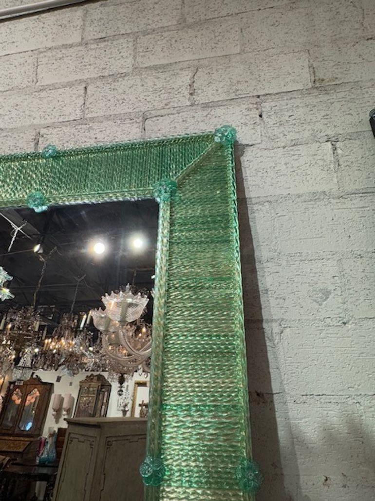 Verre brun Miroir à baguette en verre torsadé de Murano en vente