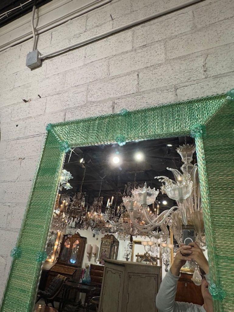Miroir à baguette en verre torsadé de Murano en vente 1