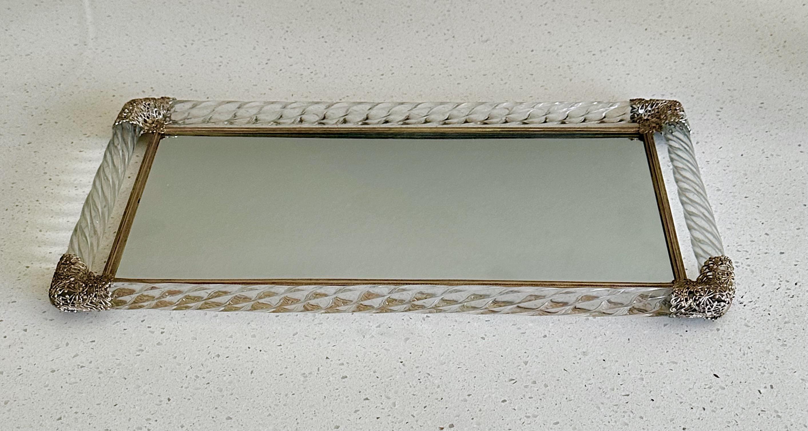 Laiton Plateau de toilette en verre à corde torsadée de Murano en vente