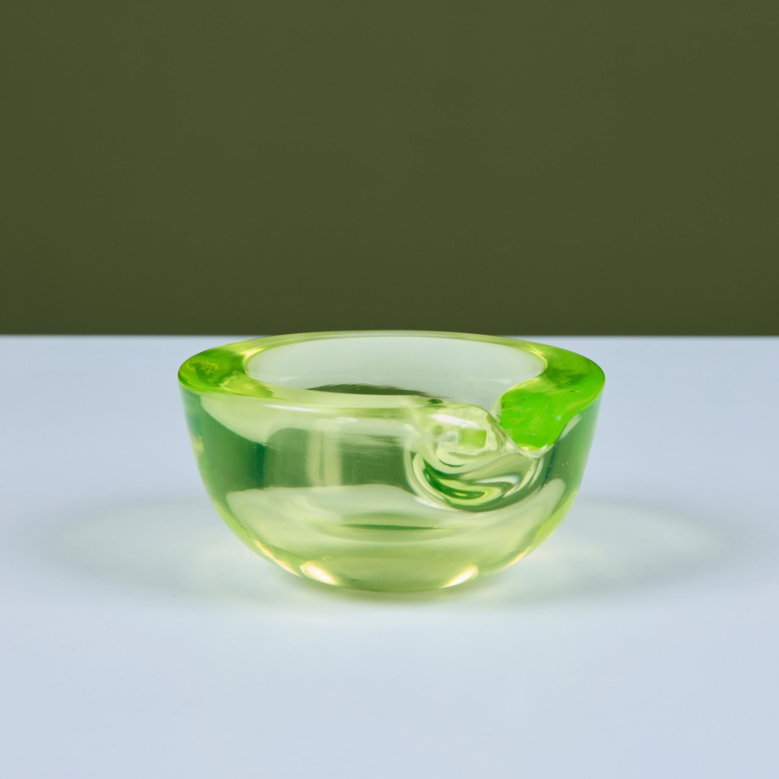 Murano Uran-Glas gekniffene Schale im Angebot 6